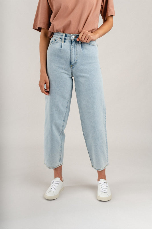 Jean 7/8 droit bleu clair en coton bio - aanike powder indigo