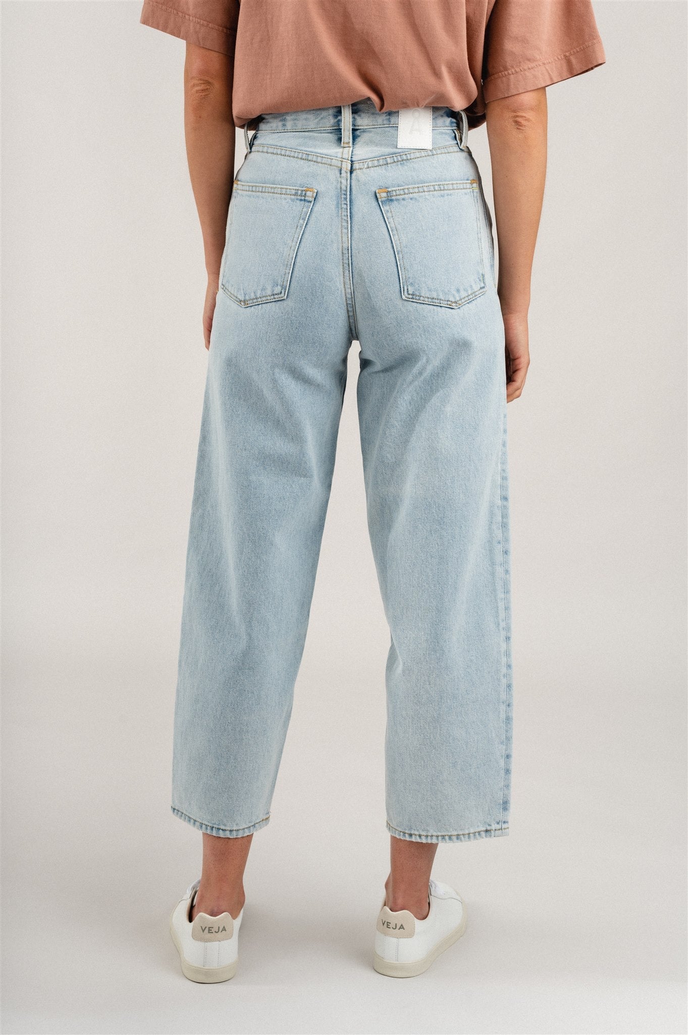 Jean 7/8 droit bleu clair en coton bio - aanike powder indigo