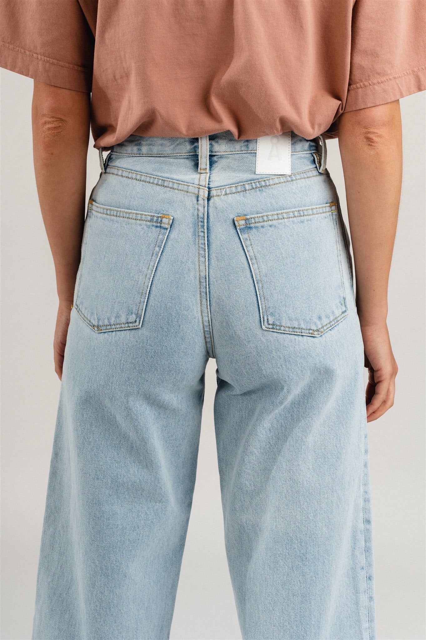 Jean 7/8 droit bleu clair en coton bio - aanike powder indigo