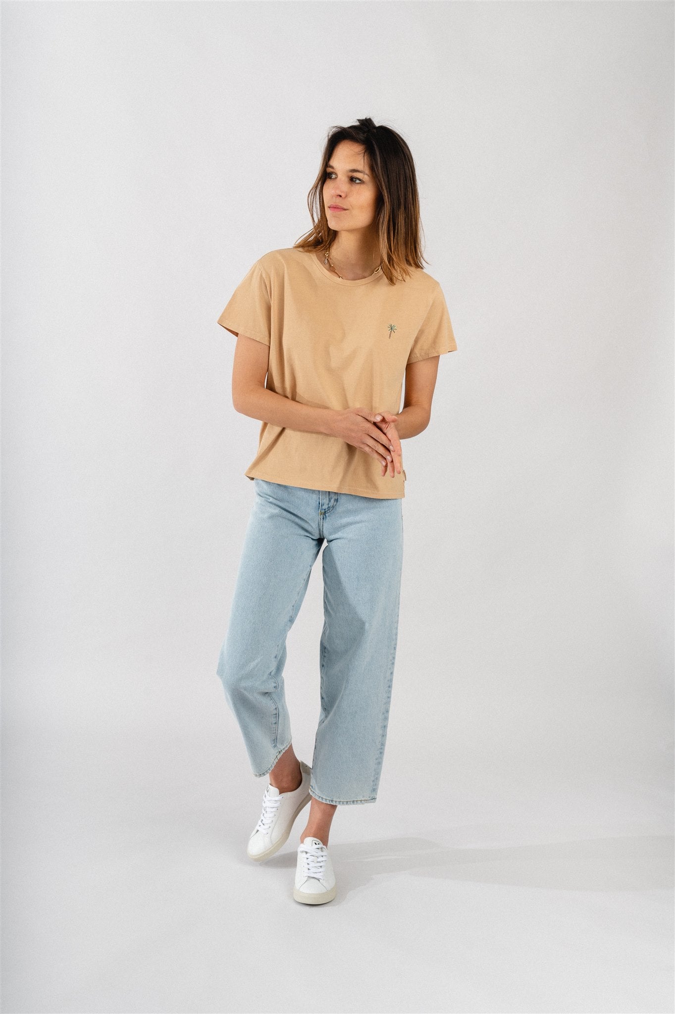 T-shirt beige brodé en coton bio - Lisa Palm Tree Faded Sun