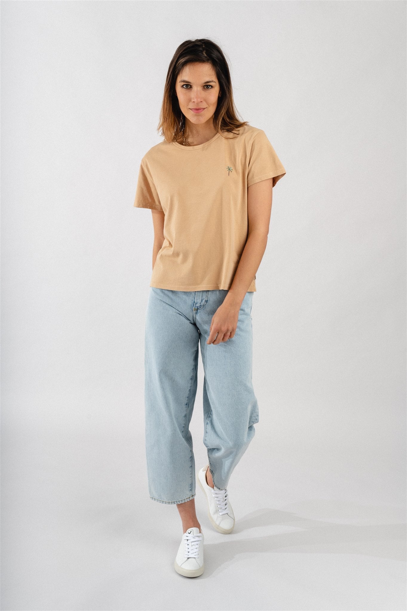 T-shirt beige brodé en coton bio - Lisa Palm Tree Faded Sun