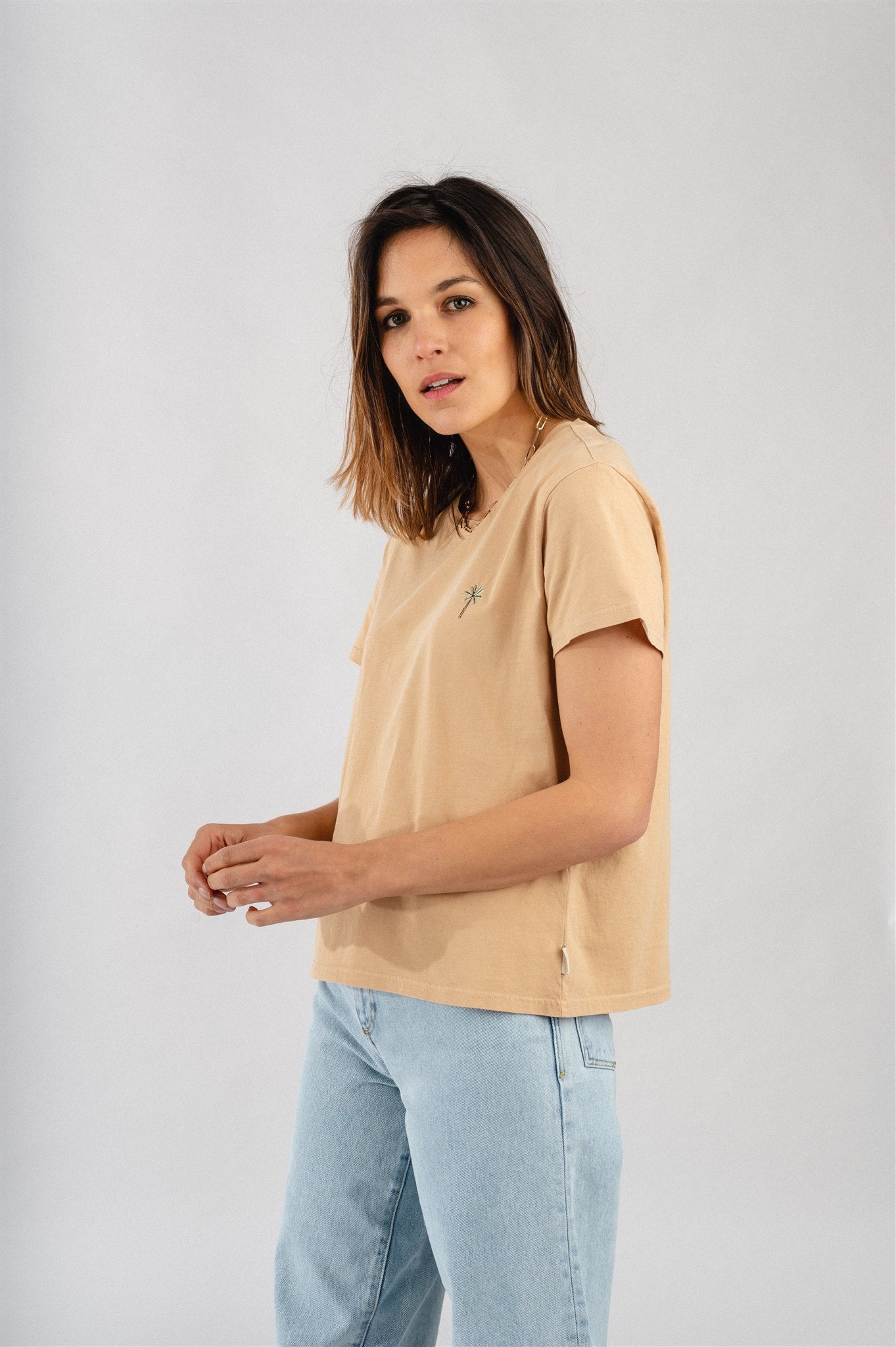 T-shirt beige brodé en coton bio - Lisa Palm Tree Faded Sun