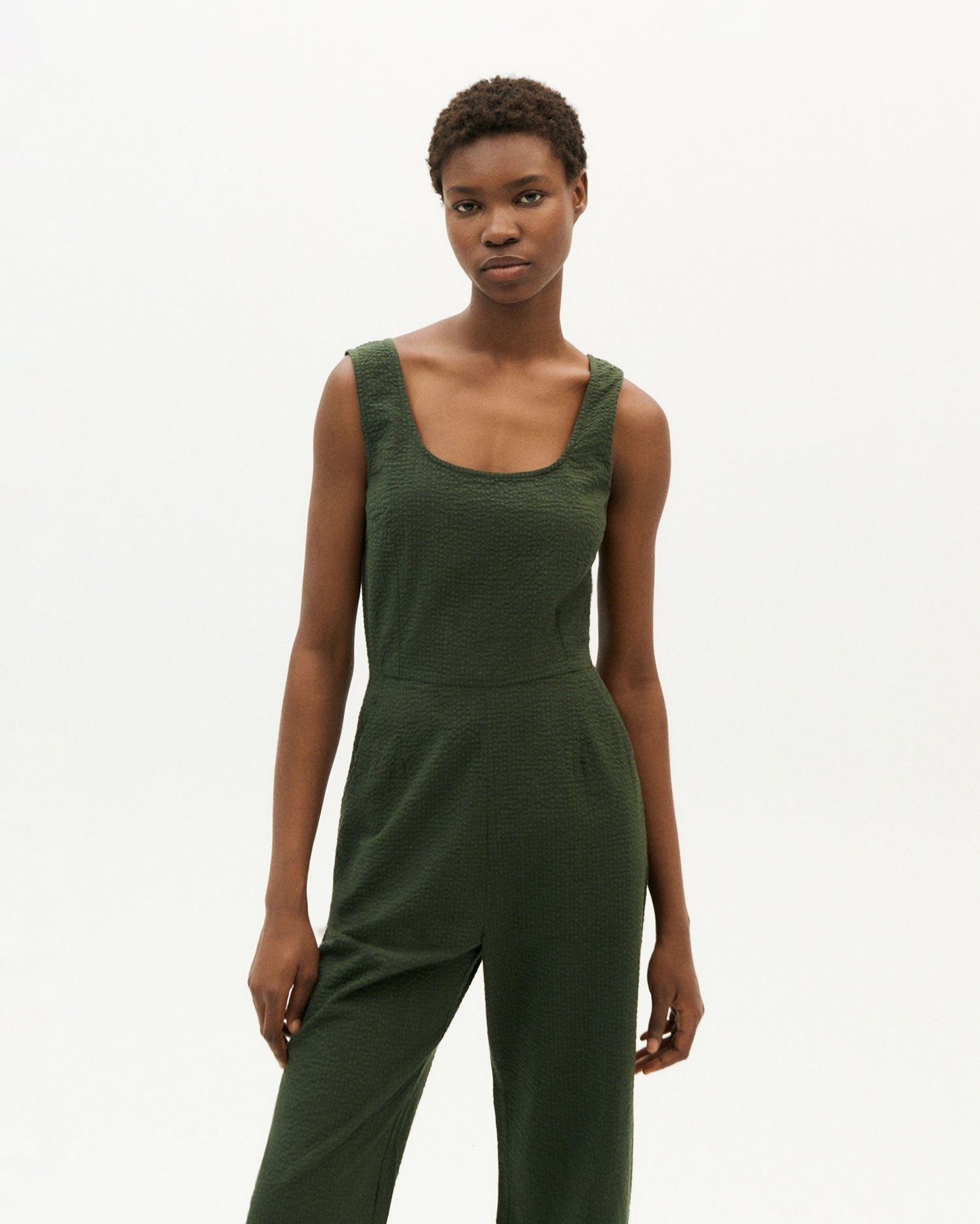 Combinaison kaki texturée en coton bio - green seersucker rafflesia jumpsuit