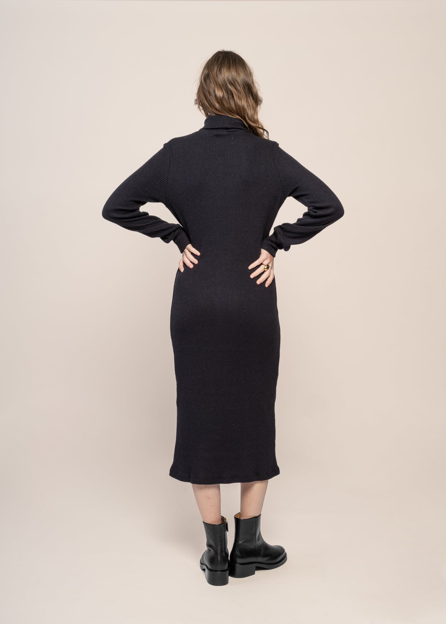 Robe en coton bio et matière recyclée | gris "grafito amaia knitted dress grey"