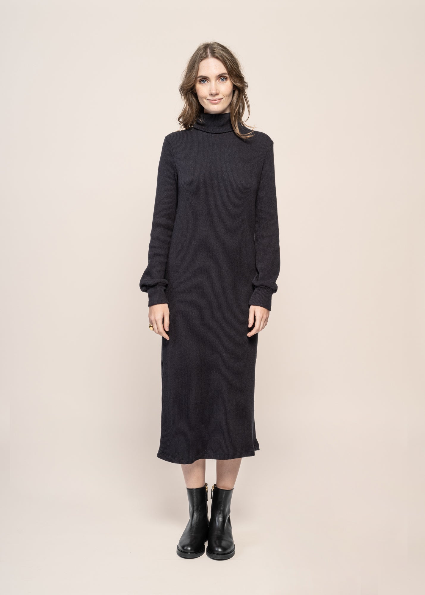 Robe en coton bio et matière recyclée | gris "grafito amaia knitted dress grey"