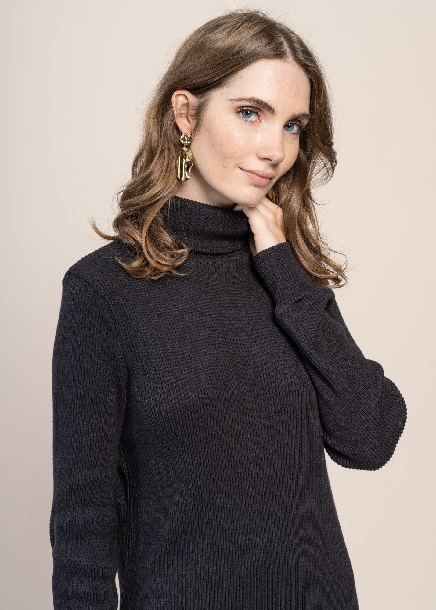 Robe en coton bio et matière recyclée | gris "grafito amaia knitted dress grey"