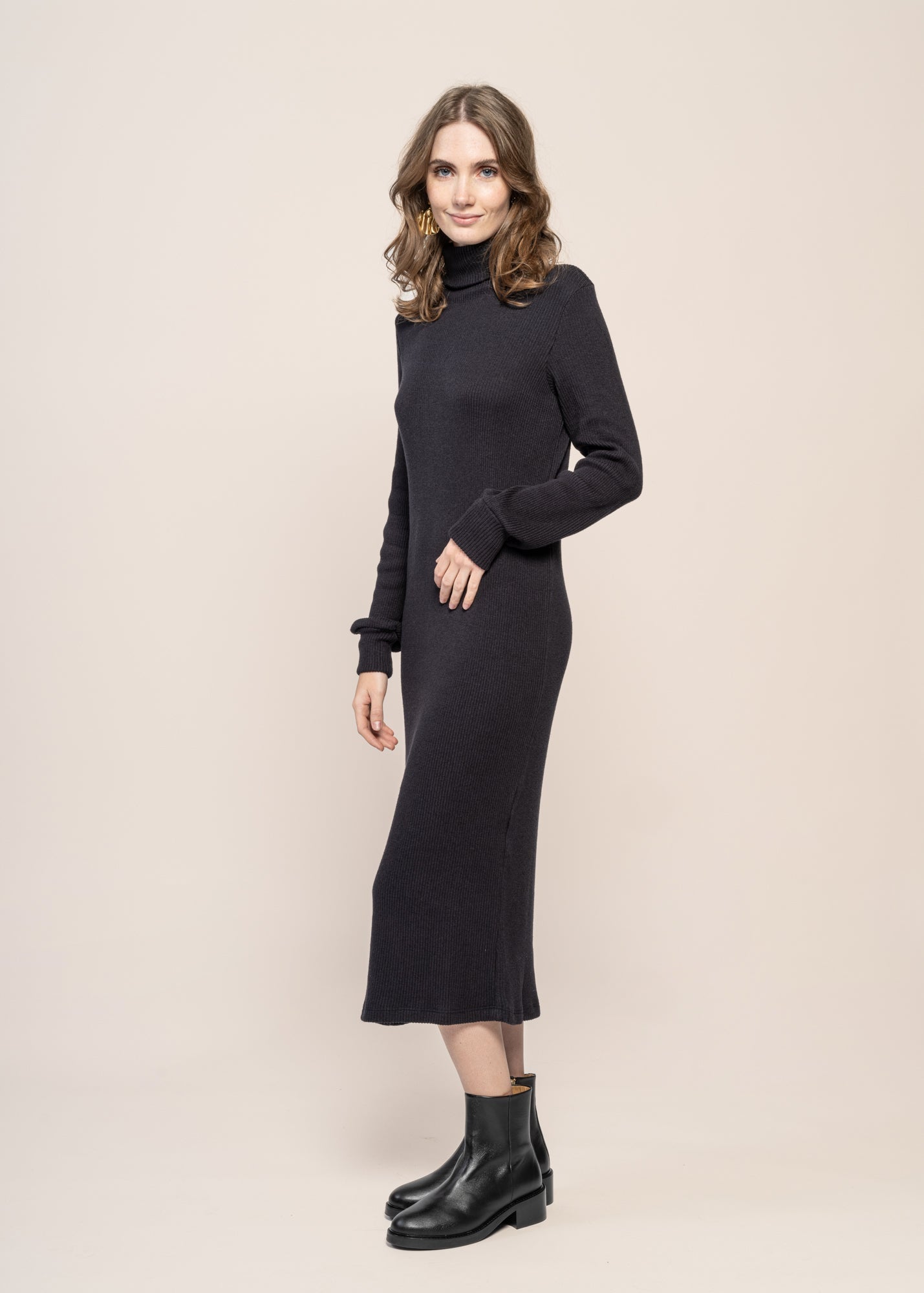Robe en coton bio et matière recyclée | gris "grafito amaia knitted dress grey"