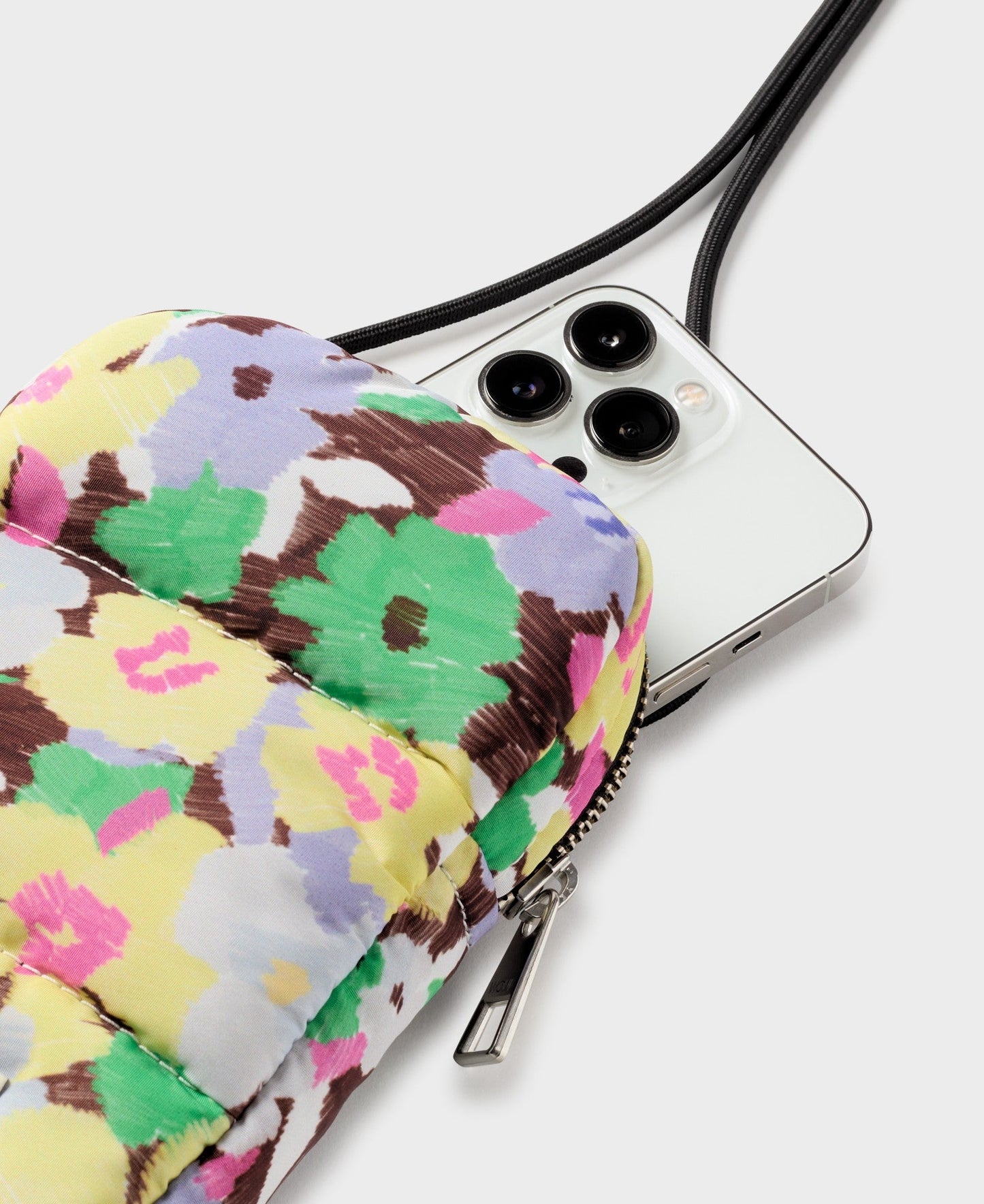 Pochette téléphone en recyclé | "lola phone bag"