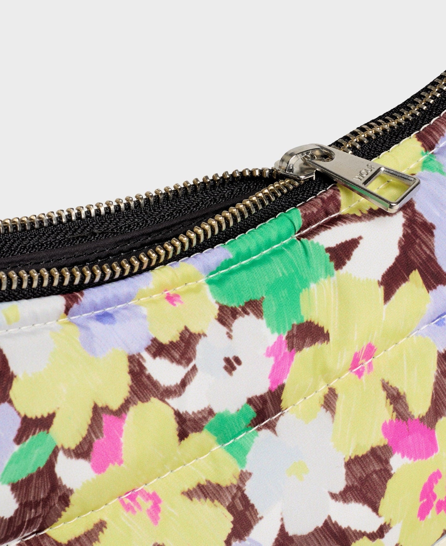 Banane matelassée à motifs en recyclé - lola crossbody bag