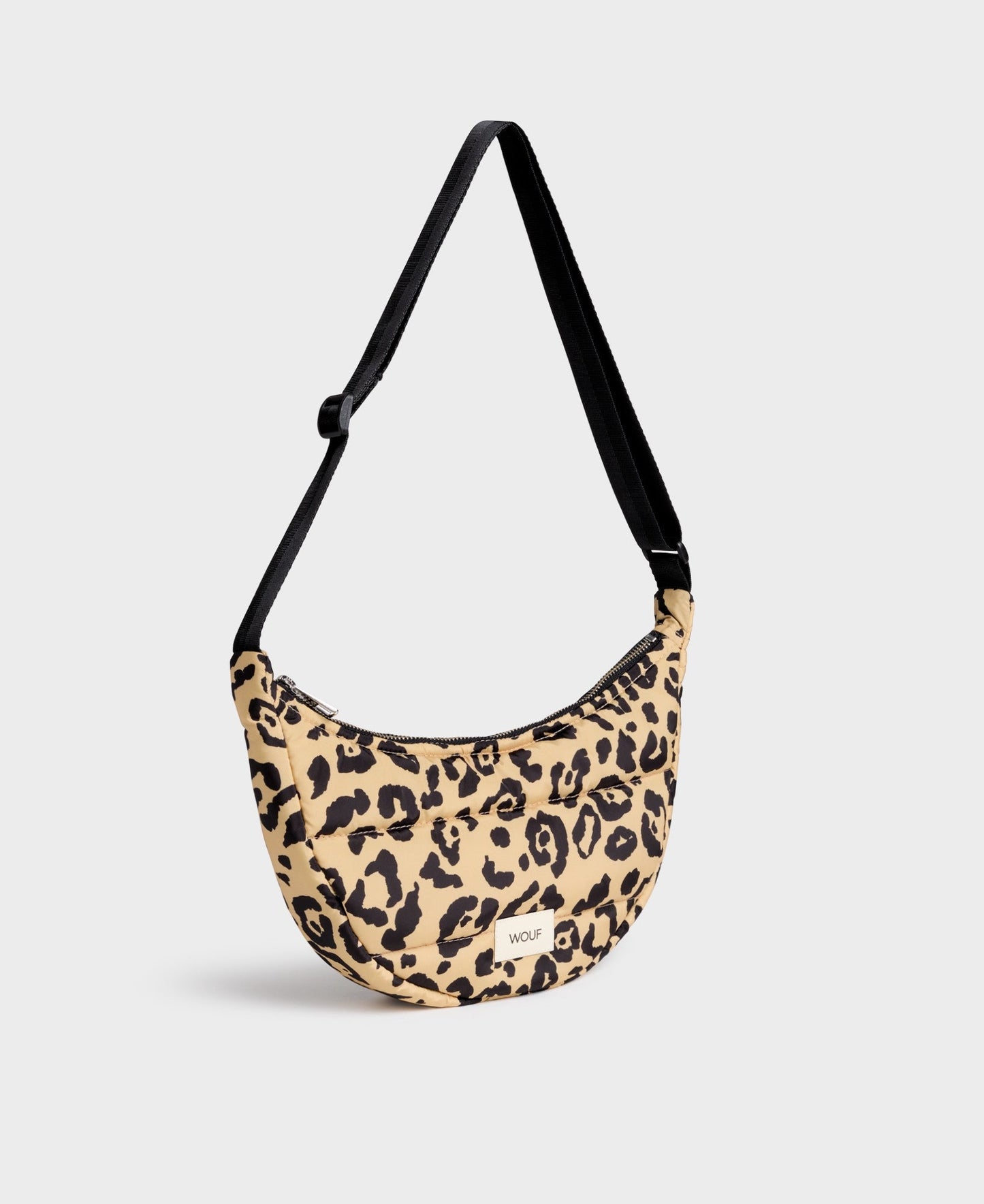 Banane matelassée léopard en recyclé - agathe crossbody bag