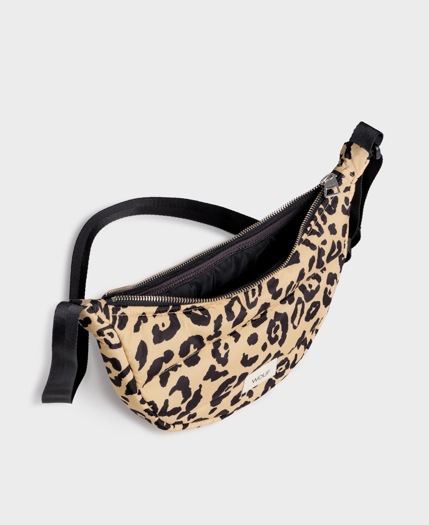 Banane matelassée léopard en recyclé - agathe crossbody bag