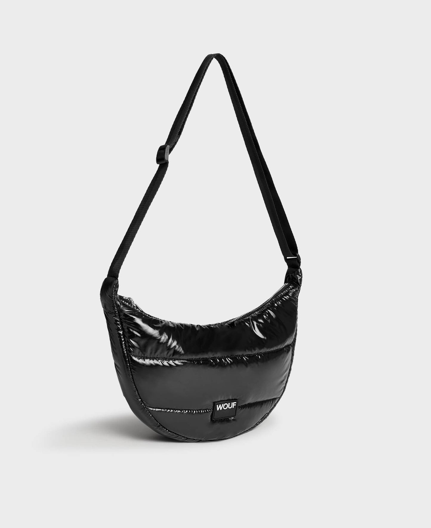 Banane matelassée en recyclé | noir "glossy black crossbody bag"