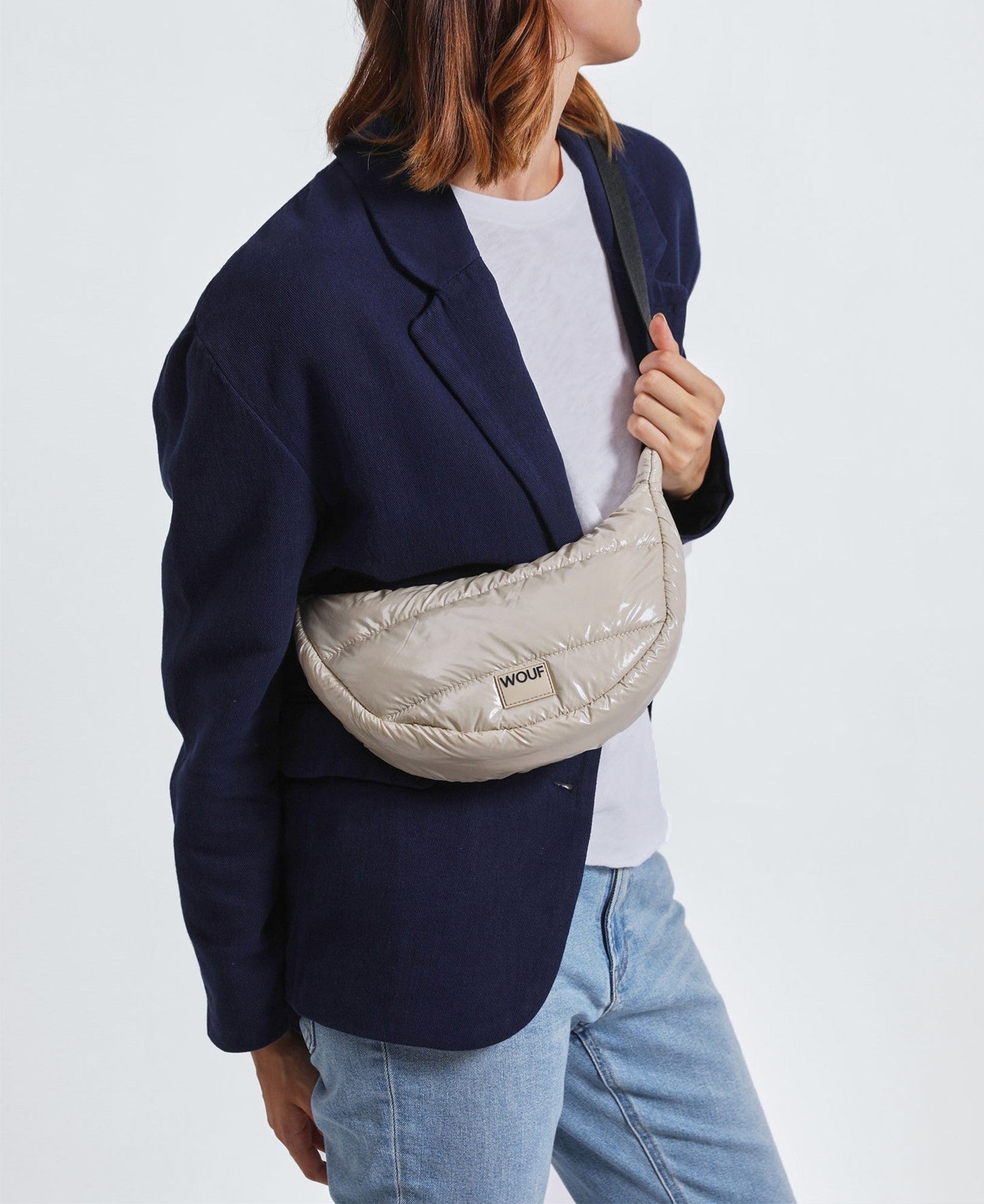 Banane matelassée en recyclé | Beige "air glossy crossbody bag"