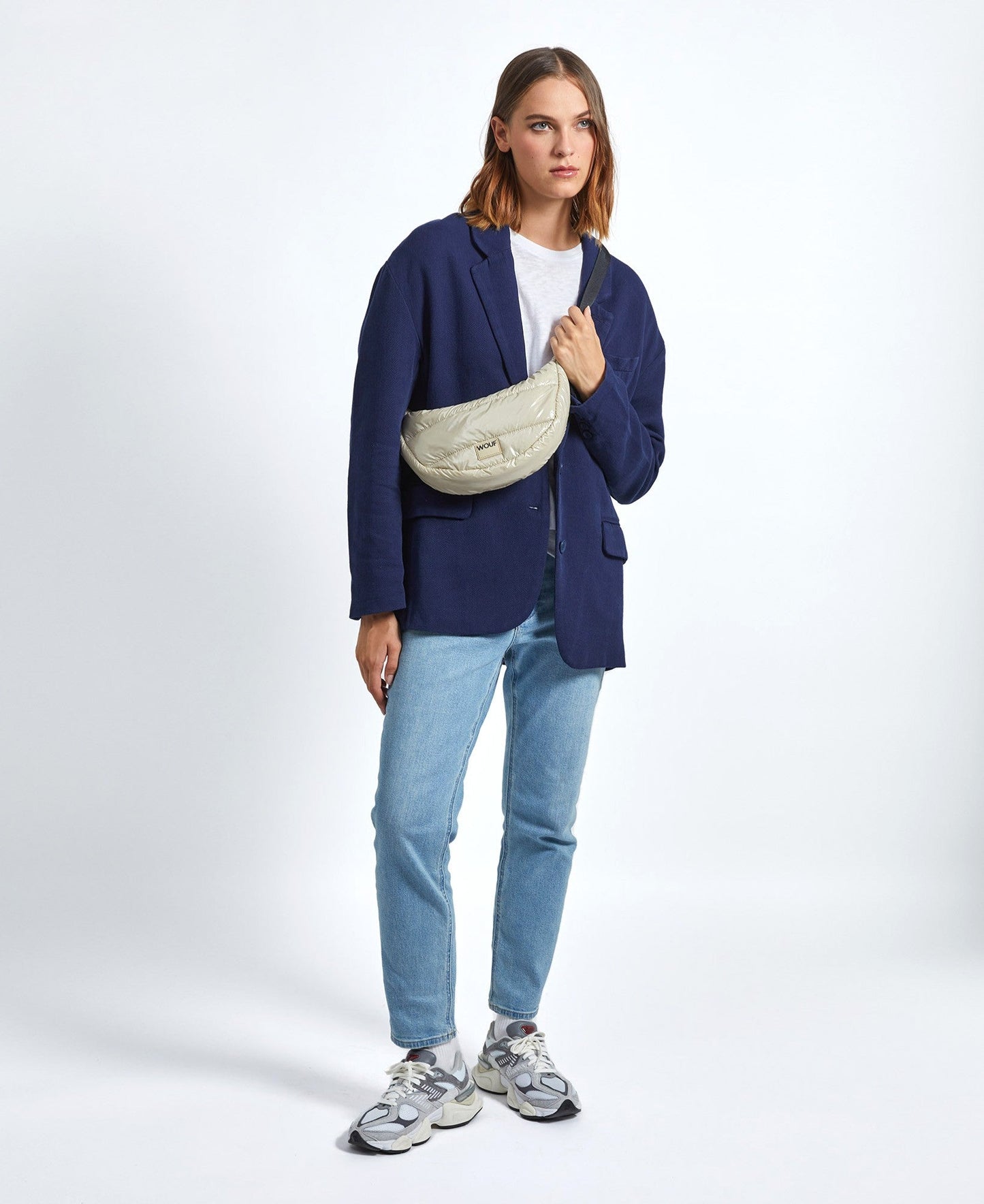 Banane matelassée en recyclé | Beige "air glossy crossbody bag"
