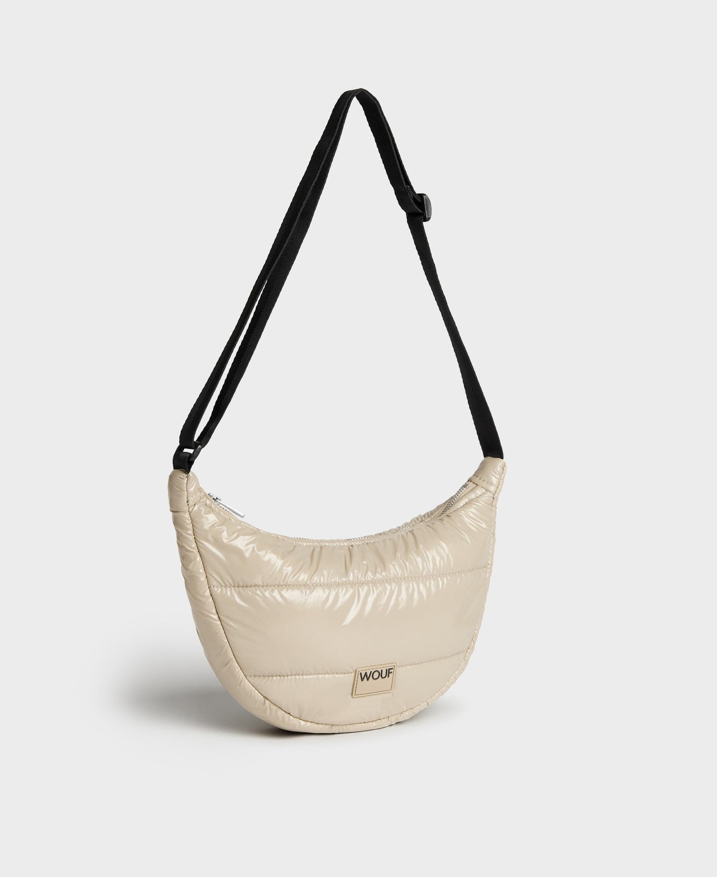 Banane matelassée en recyclé | Beige "air glossy crossbody bag"