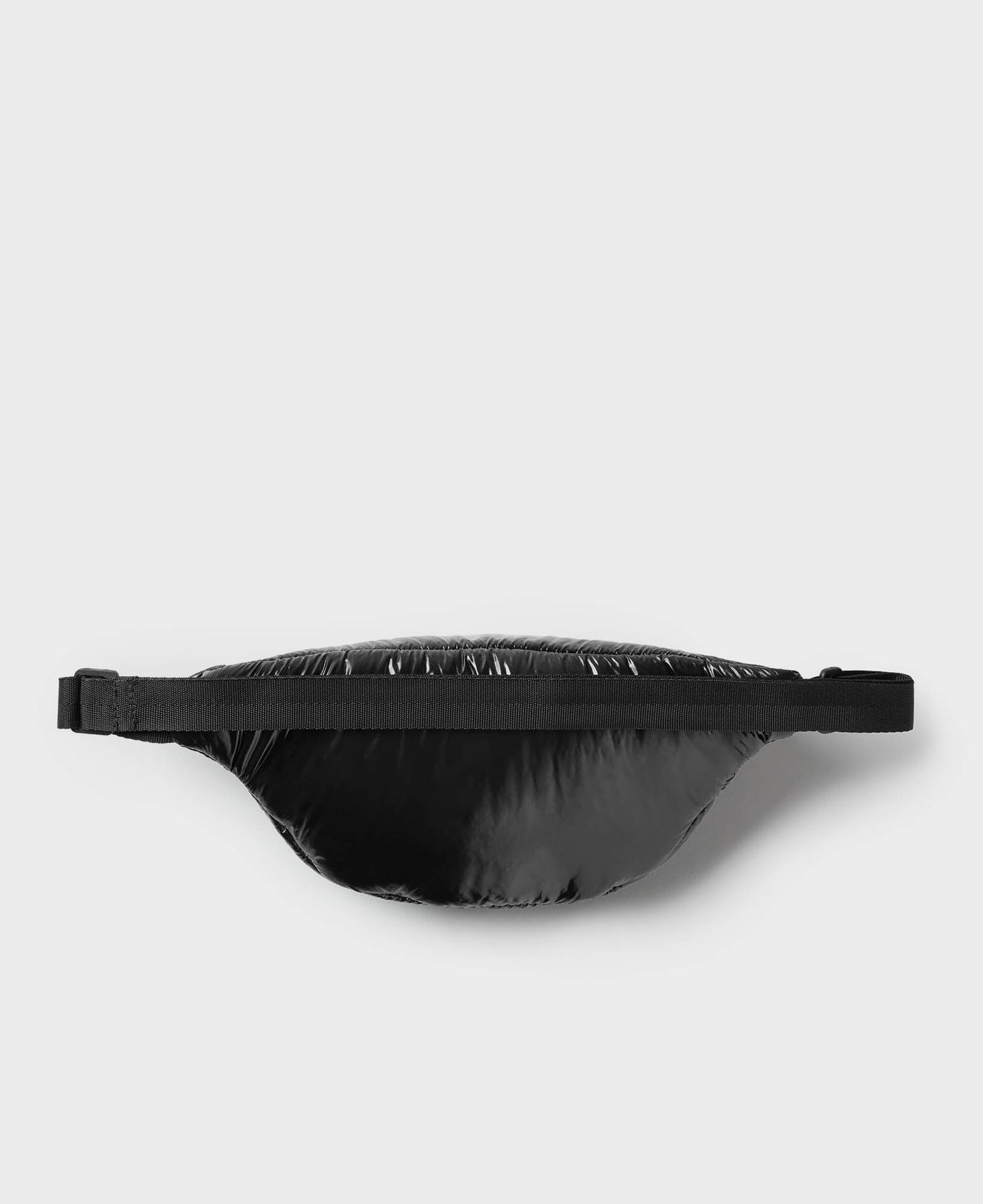 Banane matelassée en recyclé | "black glossy waistbag"