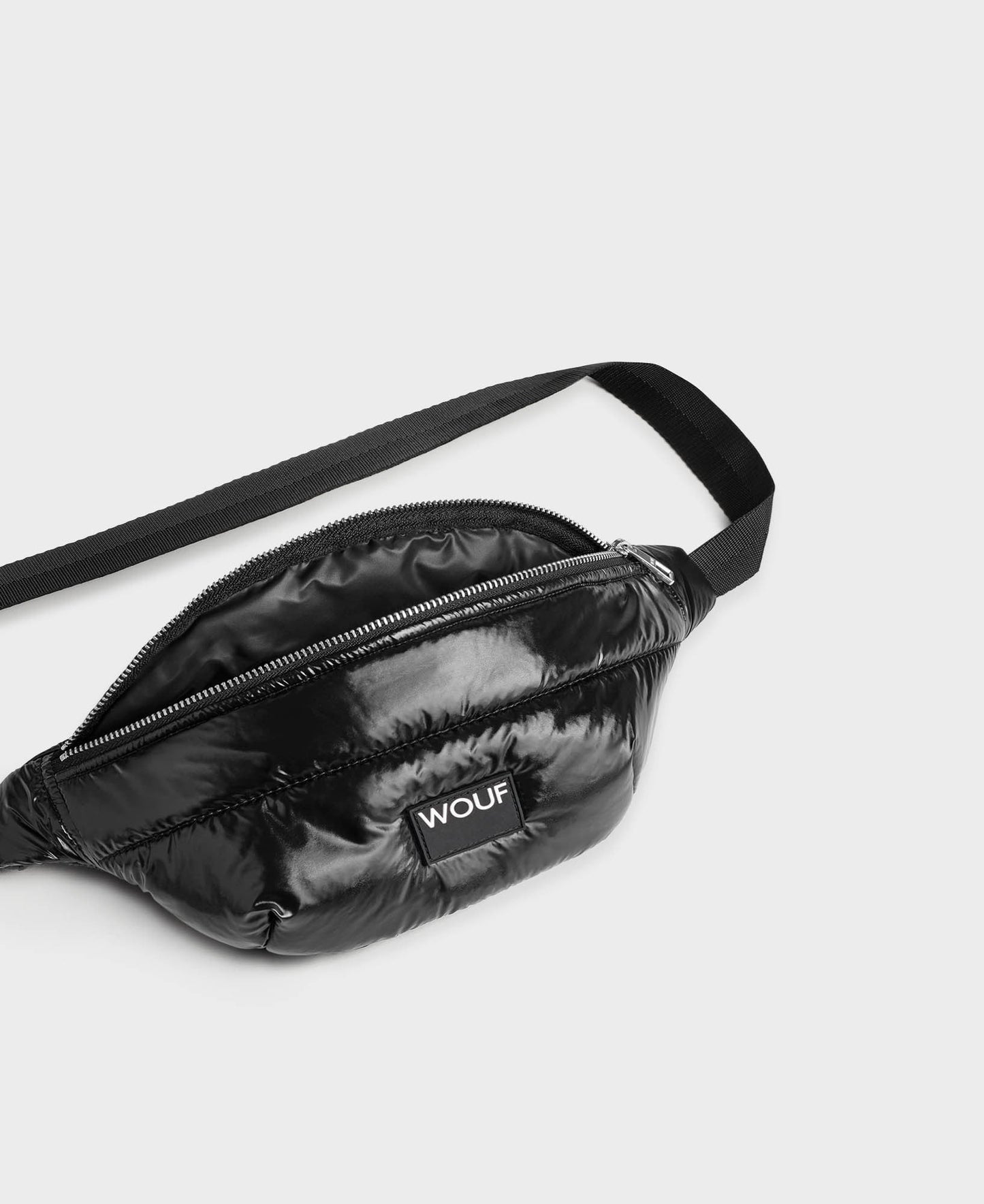 Banane matelassée en recyclé | "black glossy waistbag"
