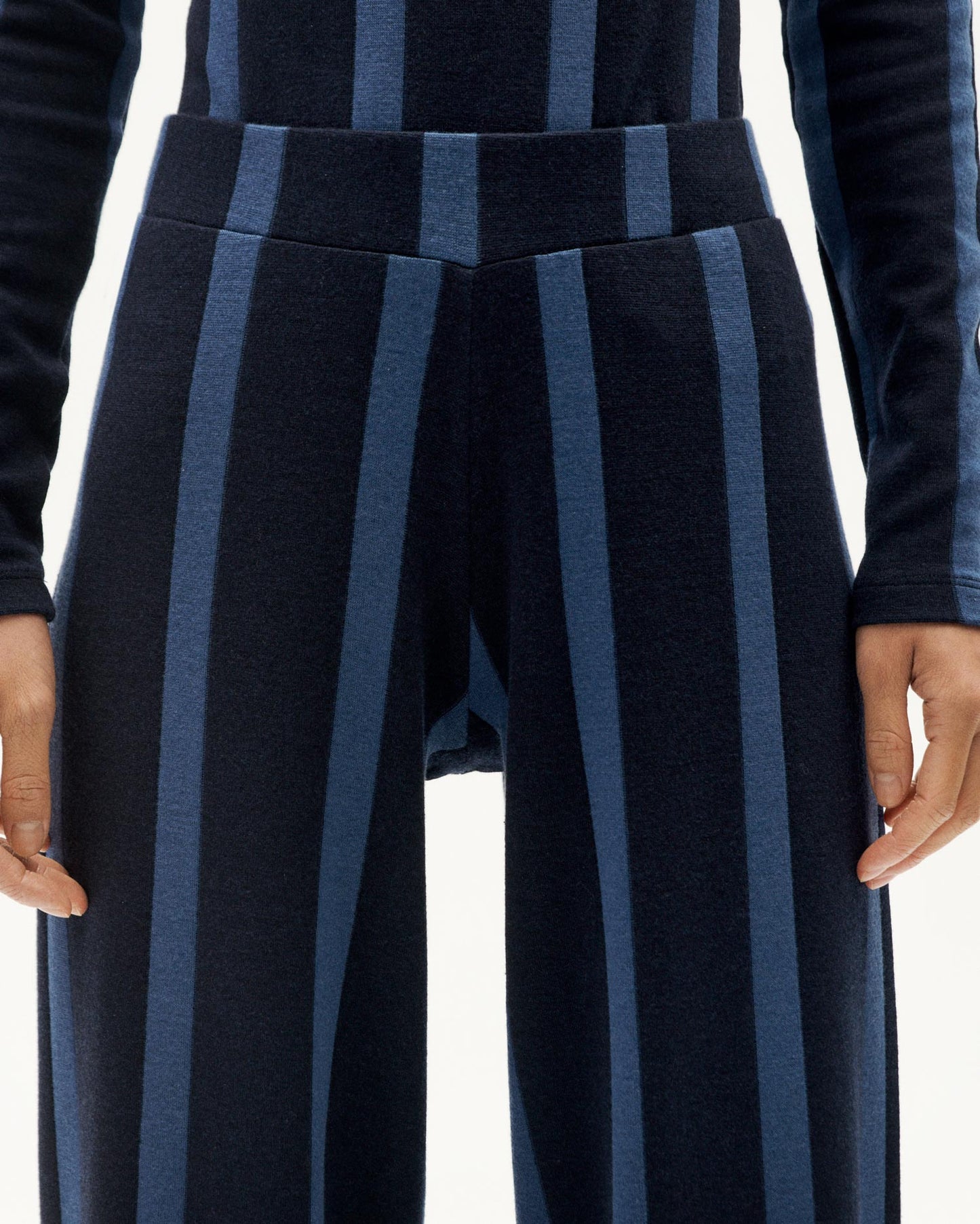 Pantalon droit en matières recyclées | bleu "navy dark heritage betty pants"