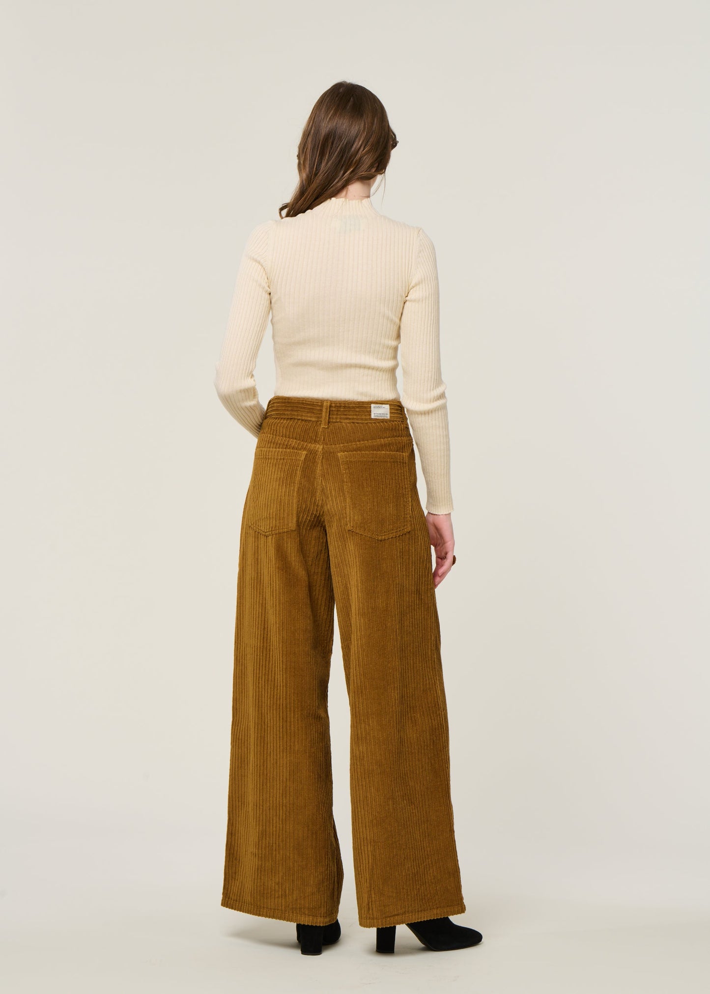 Pantalon large velours en coton bio | camel "light oak corduroy hedda pants - brown"