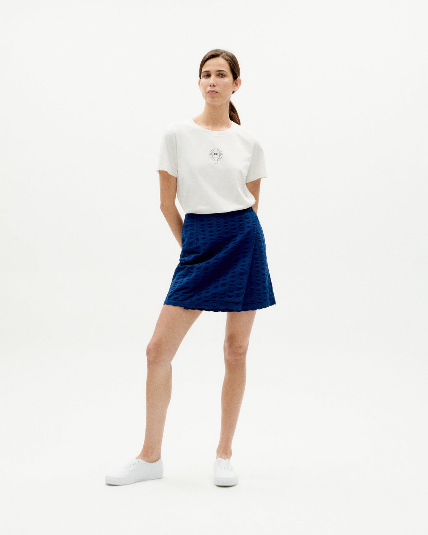 Jupe portefeuille en coton bio | bleu "navy big seersucker milena skirt"