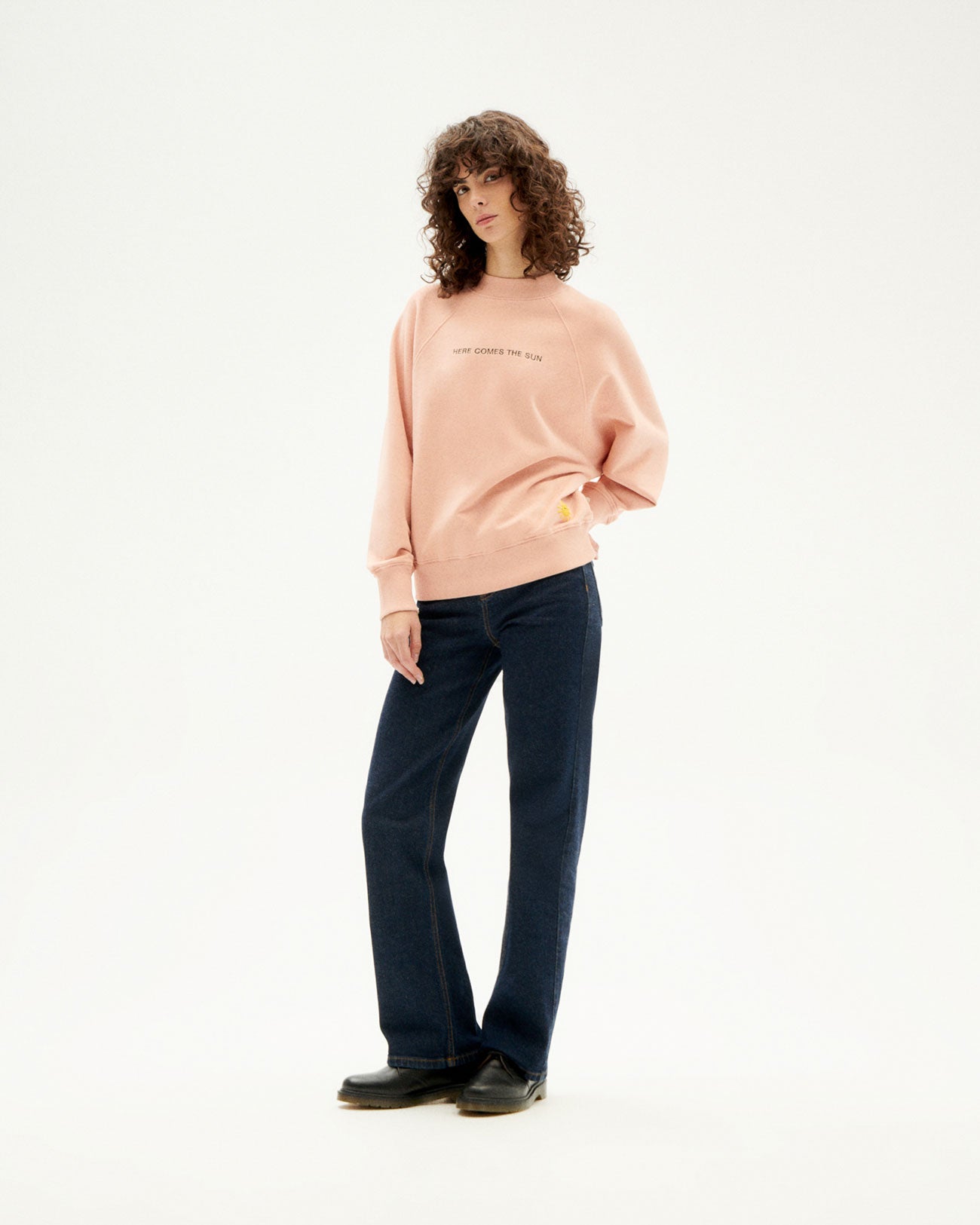 Sweat brodé en coton bio | Rose "here comes the sun coral fantine sweat"