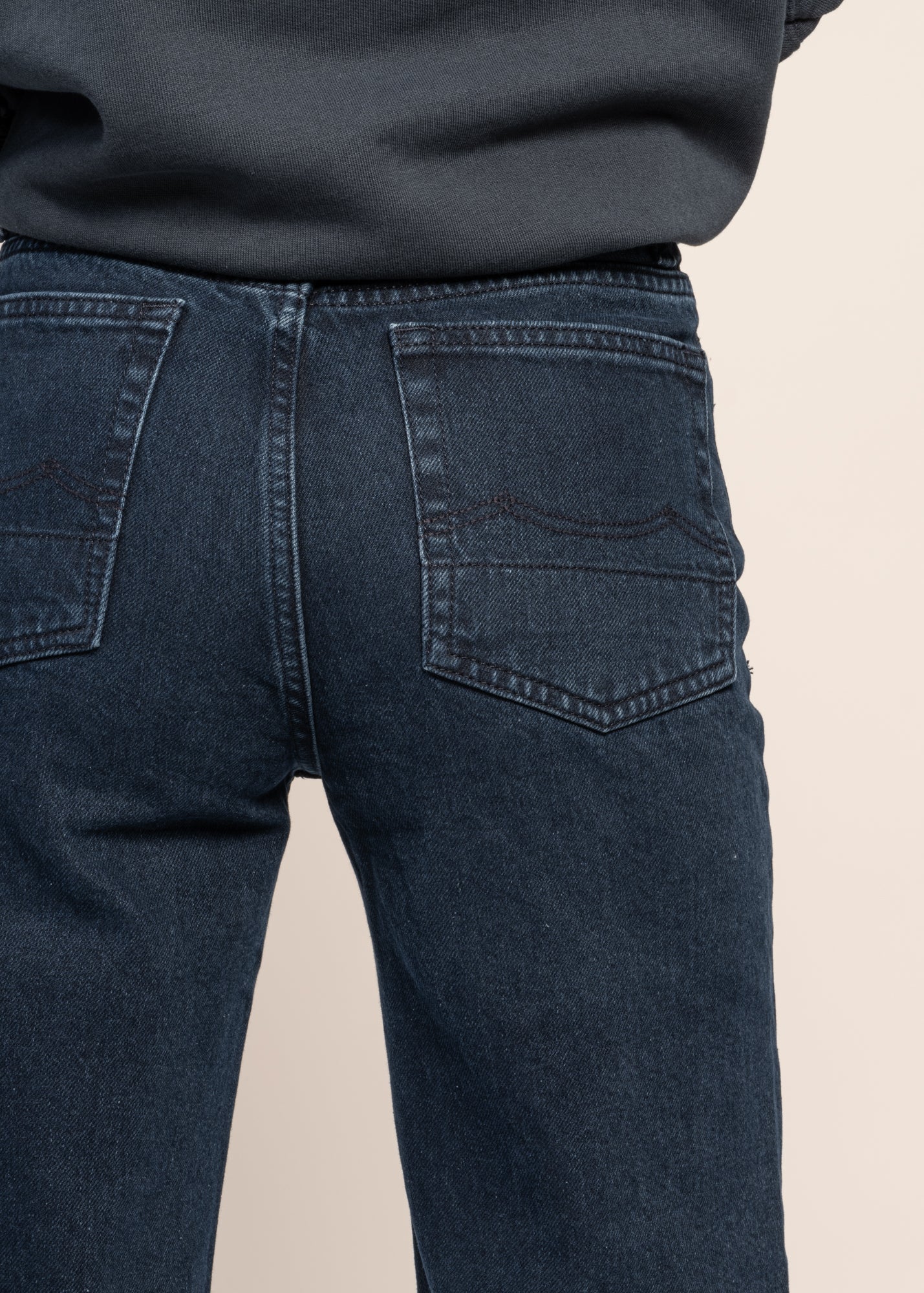 Jean évasé en coton recyclé | bleu "jane - holo blue black worn"