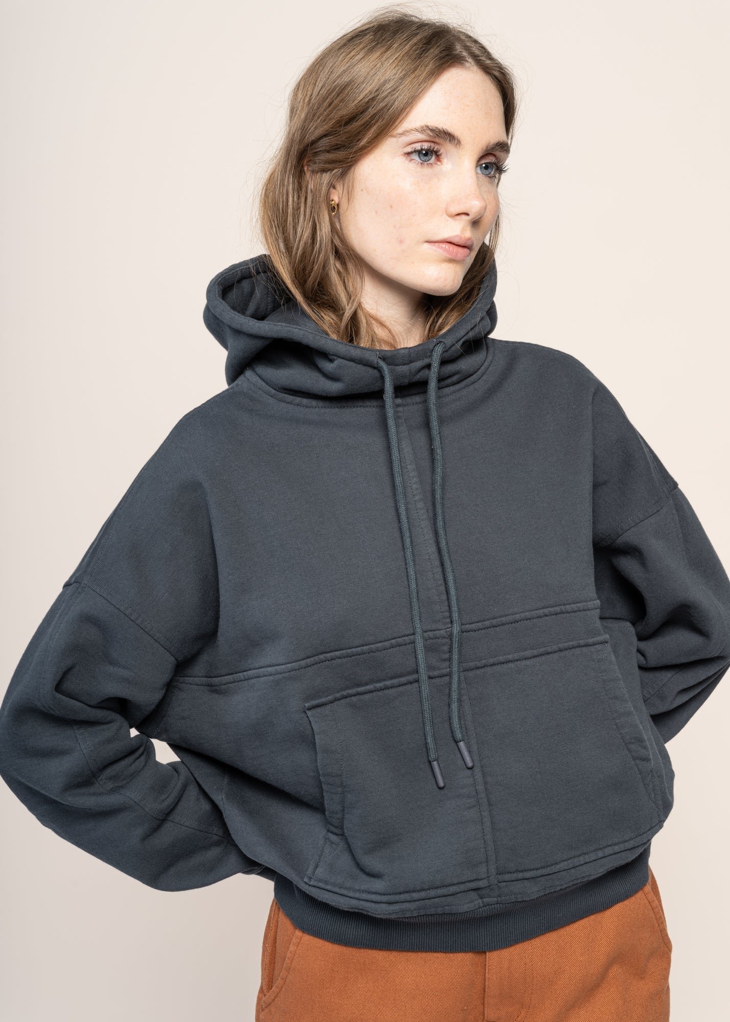 Sweat à capuche en coton bio | gris "grafito ania hoodie grey"