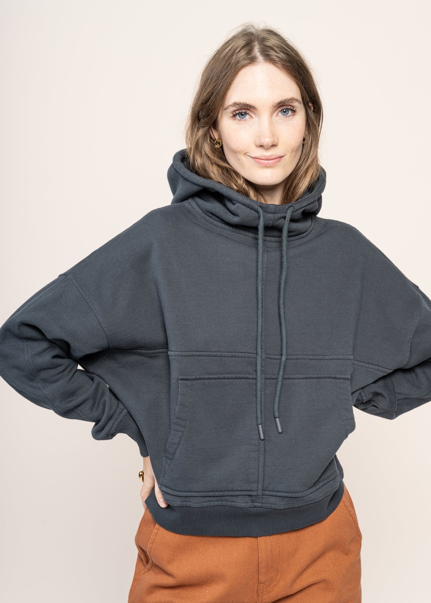 Sweat à capuche en coton bio | gris "grafito ania hoodie grey"