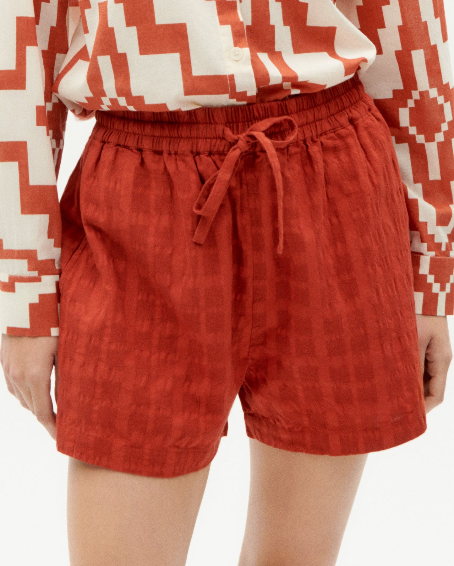 Short texturé en coton bio | orange "orangered cuadrito geranio shorts"