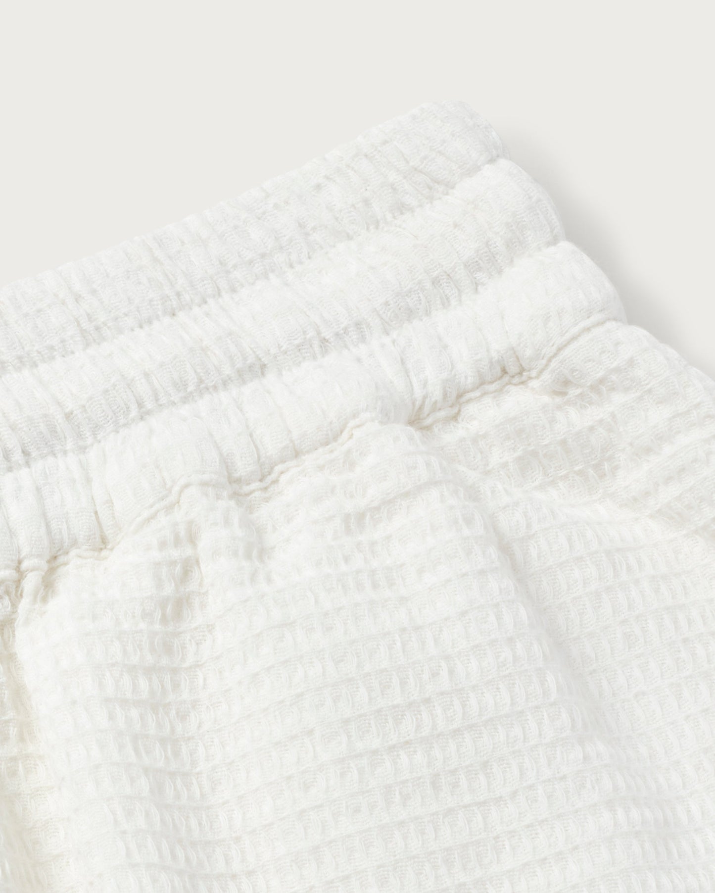 Short texturé en coton bio | blanc "undyed loop geranio shorts"