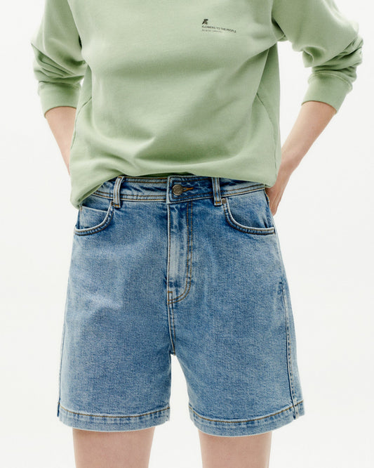 Short en coton bio et recyclé | Bleu délavé "light clean denim heavy wash luisa shorts"