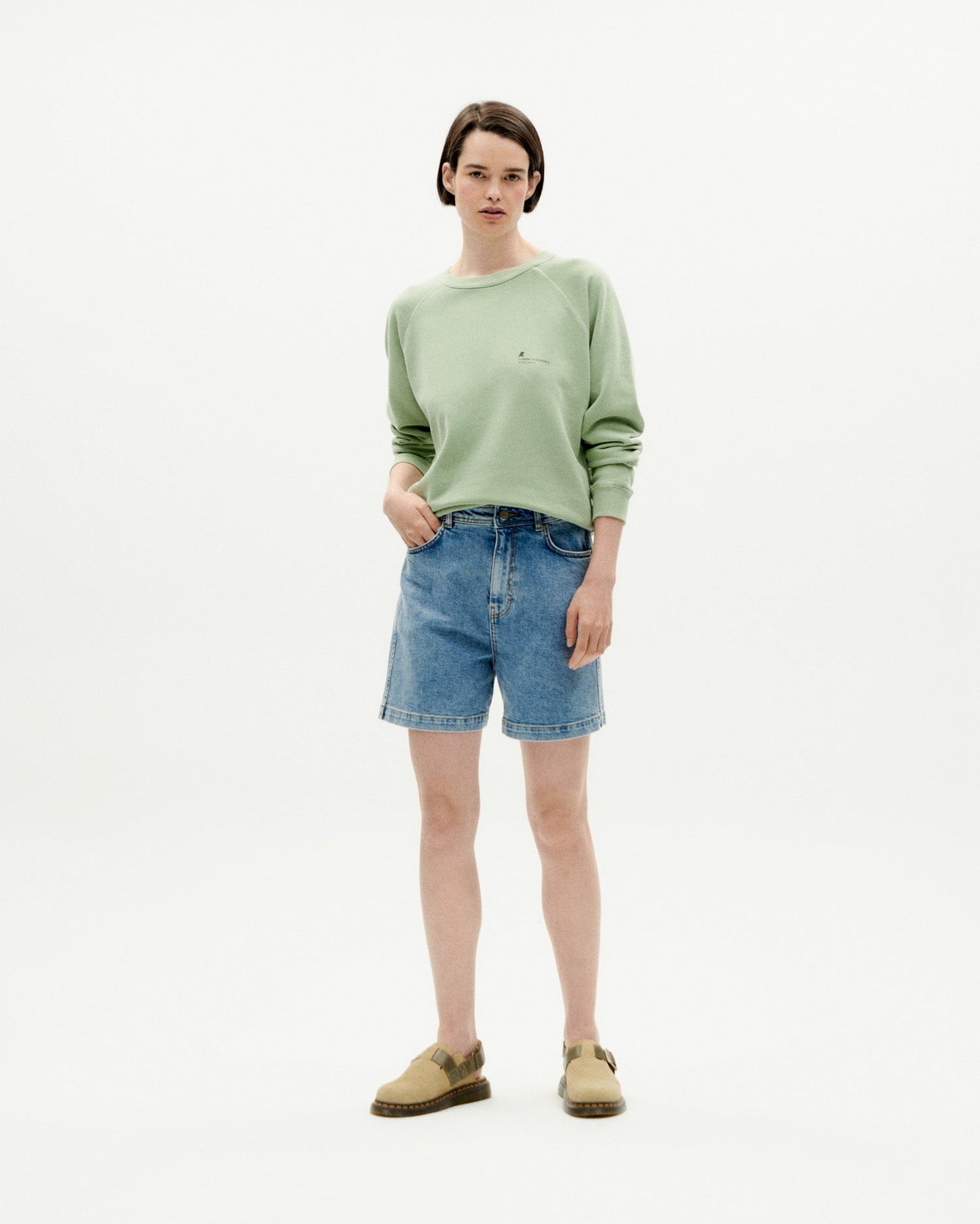 Short en coton bio et recyclé | Bleu délavé "light clean denim heavy wash luisa shorts"