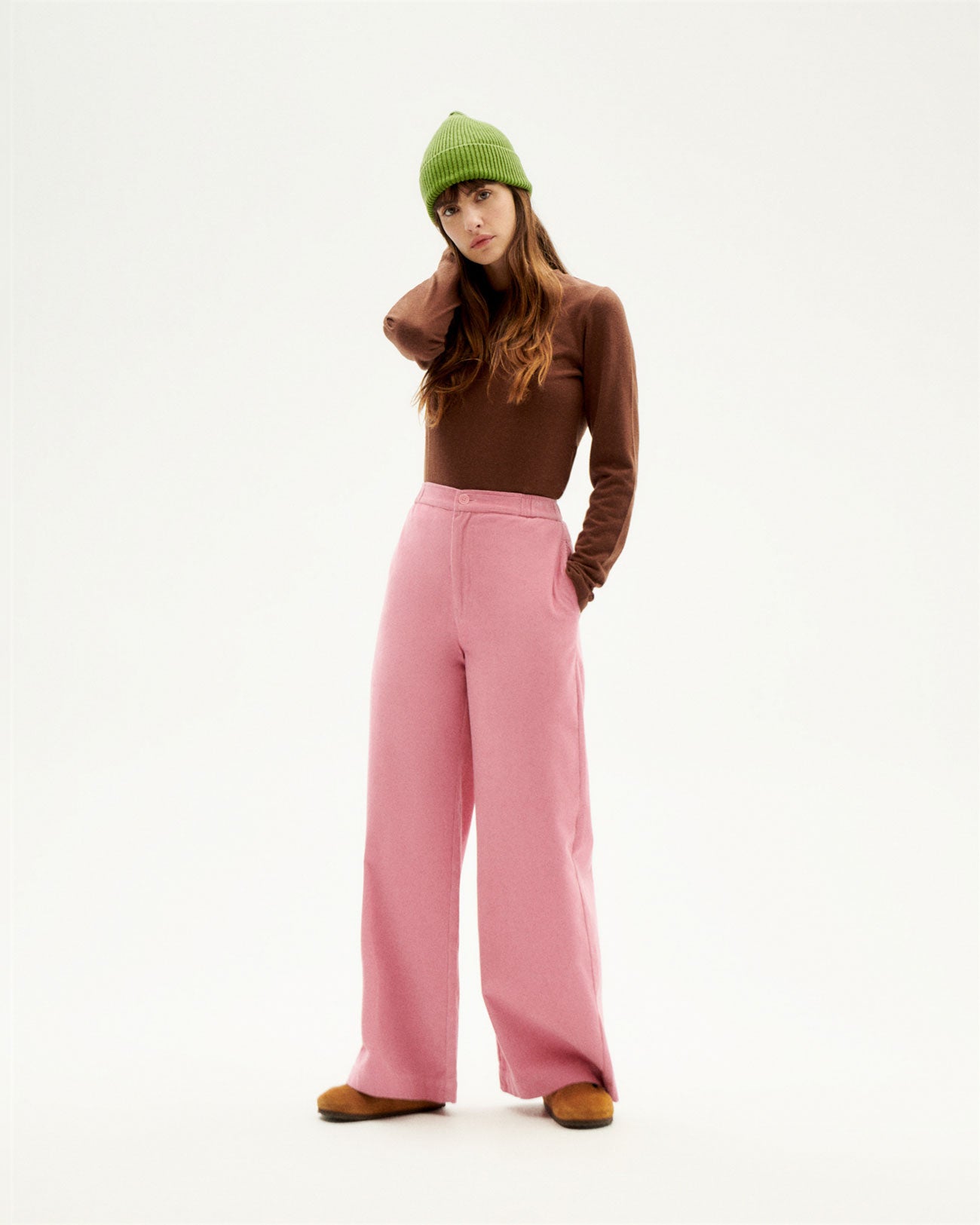 Pantalon ample en coton bio | Rose "pink microcorduroy maia pants"