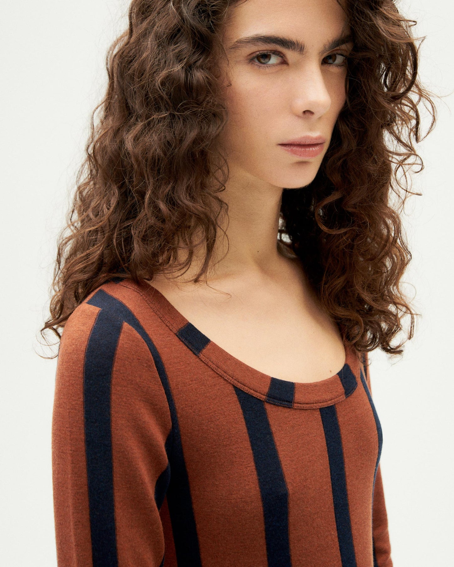 T-shirt manches longues matières recyclées | marron "toasted navy casilda top"
