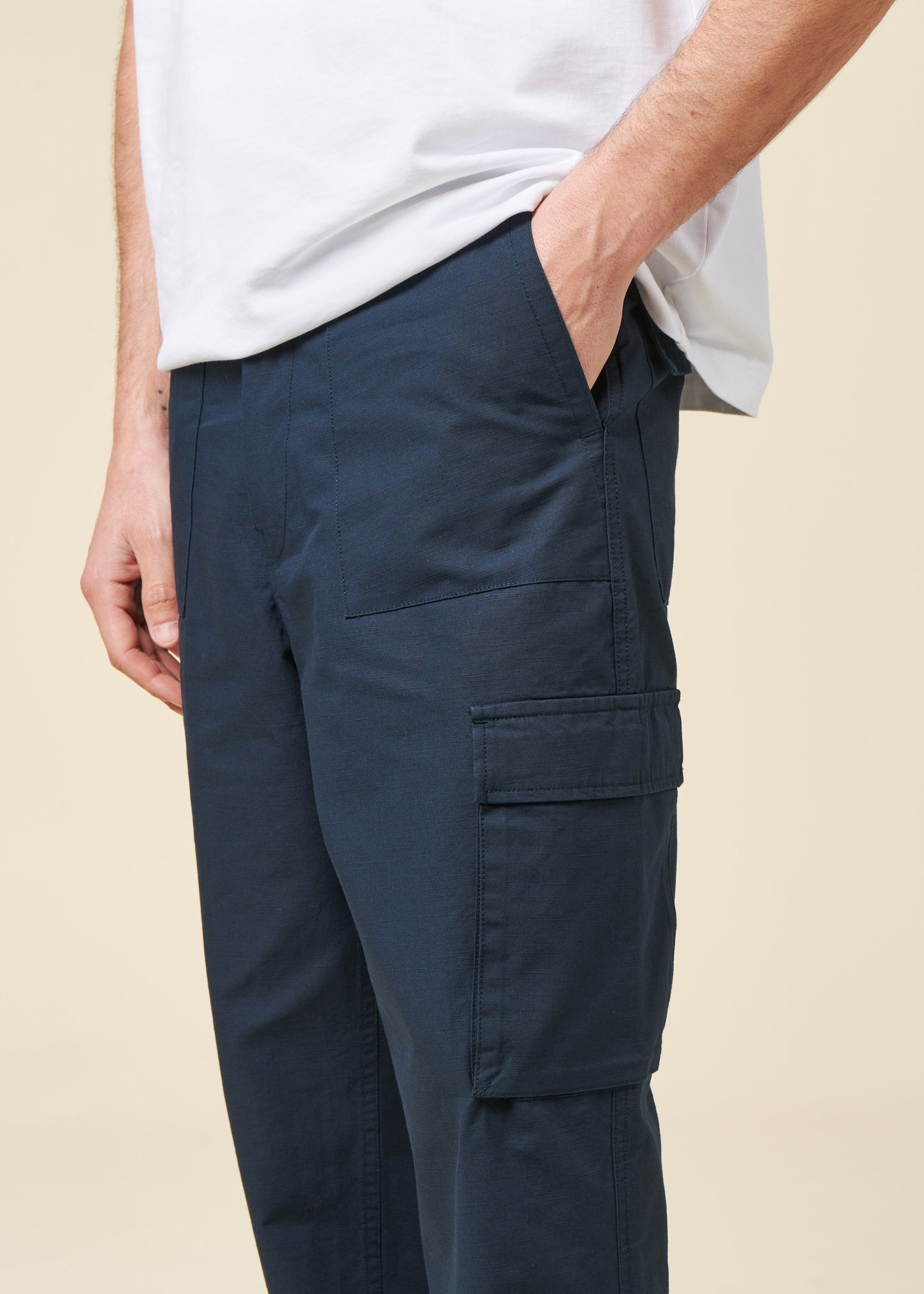 Pantalon droit cargo en coton bio | marine "Flint wide slub yarn pants total eclipse"