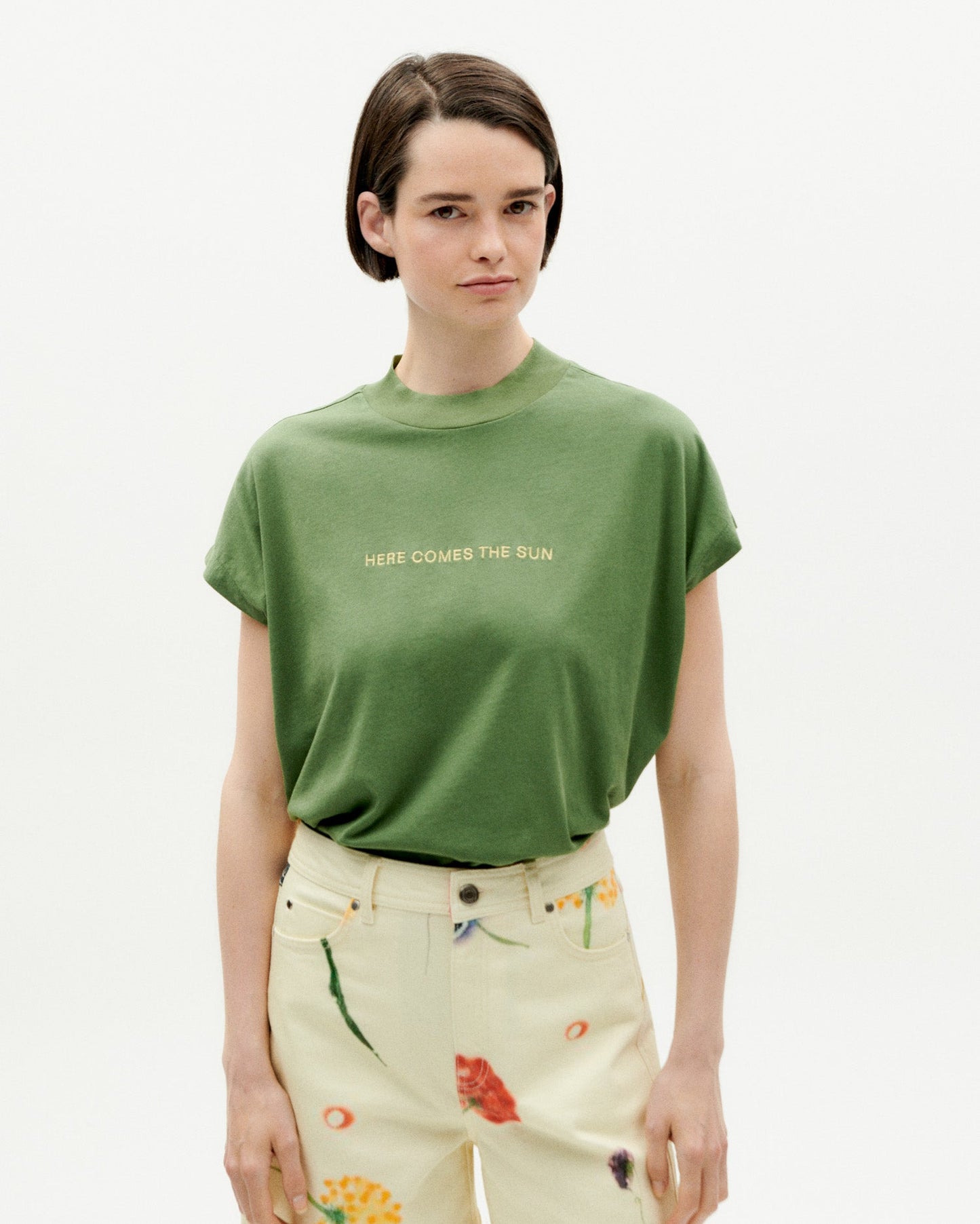 T-shirt brodé en coton bio | Vert "heres comes the sun cactus t-shirt"