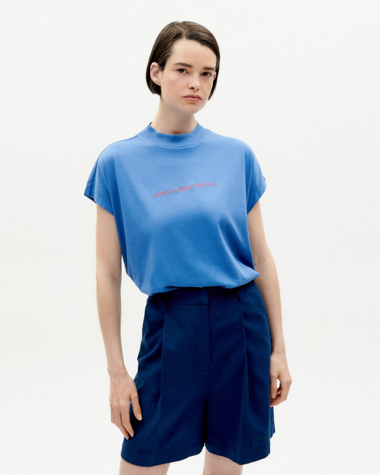 T-shirt brodé en coton bio | Bleu "heres comes the sun heritage blue t-shirt"