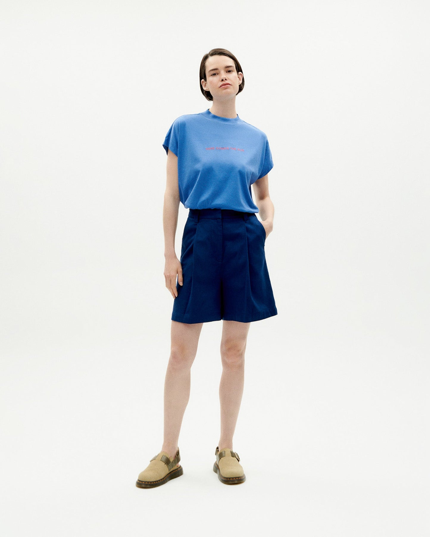 T-shirt brodé en coton bio | Bleu "heres comes the sun heritage blue t-shirt"