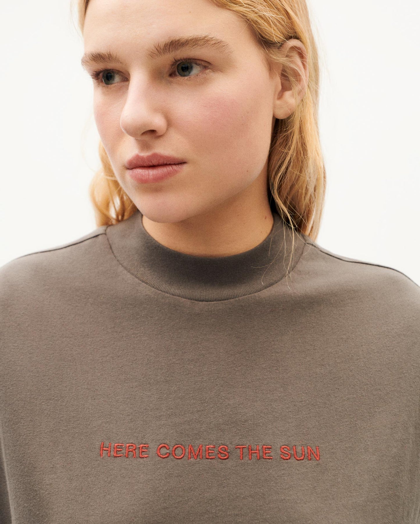 T-shirt en coton biologique | gris "here comes the sun pavement volta t-shirt - grey"