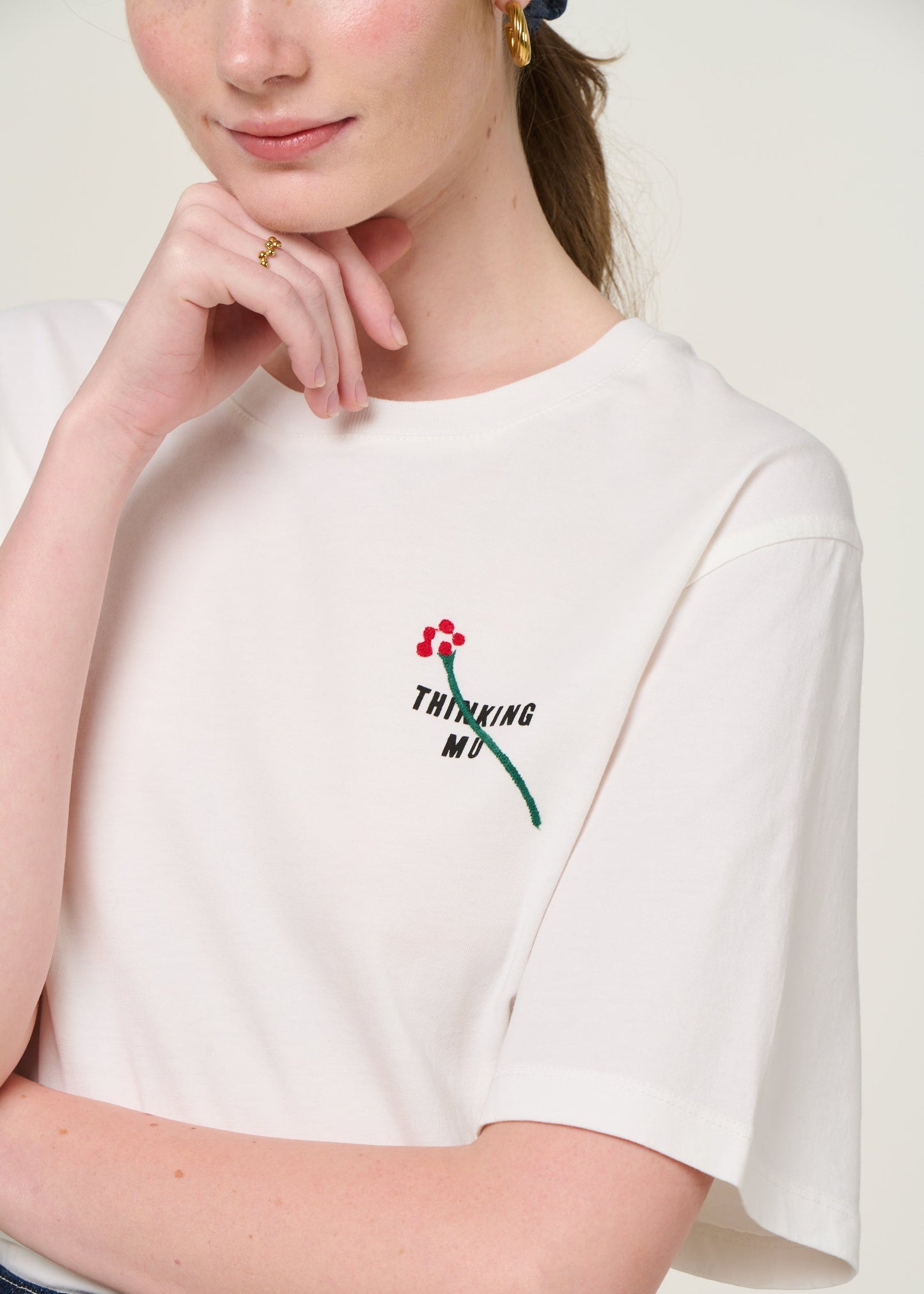 T-shirt brodé en coton biologique | blanc "flor tm lucia tee - white"