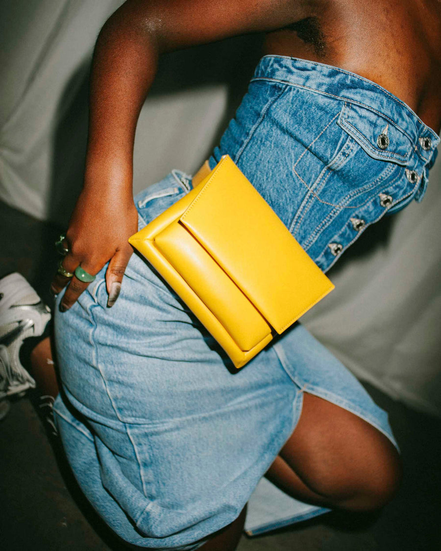 Banane jaune en recyclé - kangaroo belt bag regular - yellow