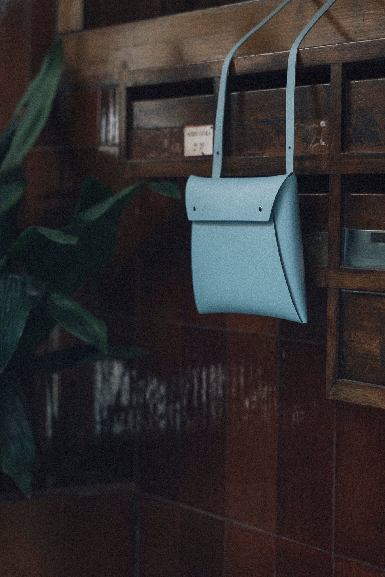 Sac pochette bleu ciel en cuir recyclé - Crossbody organizer