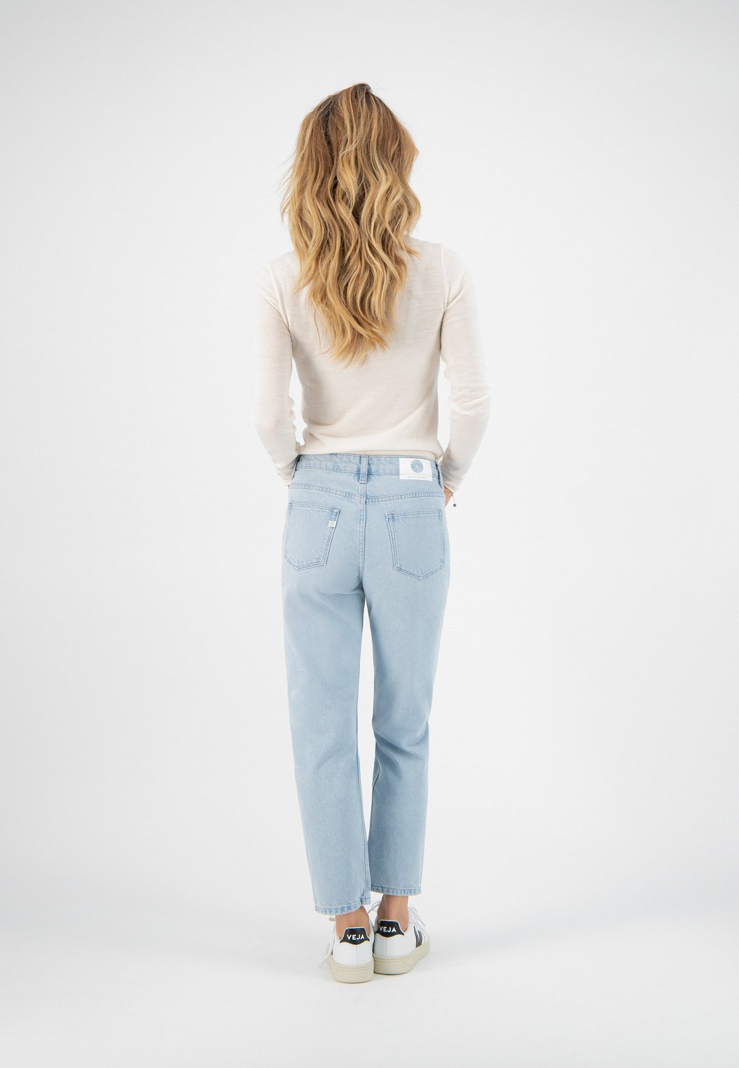 Jean droit bleu ciel en coton bio et coton recyclé - mimi cropped