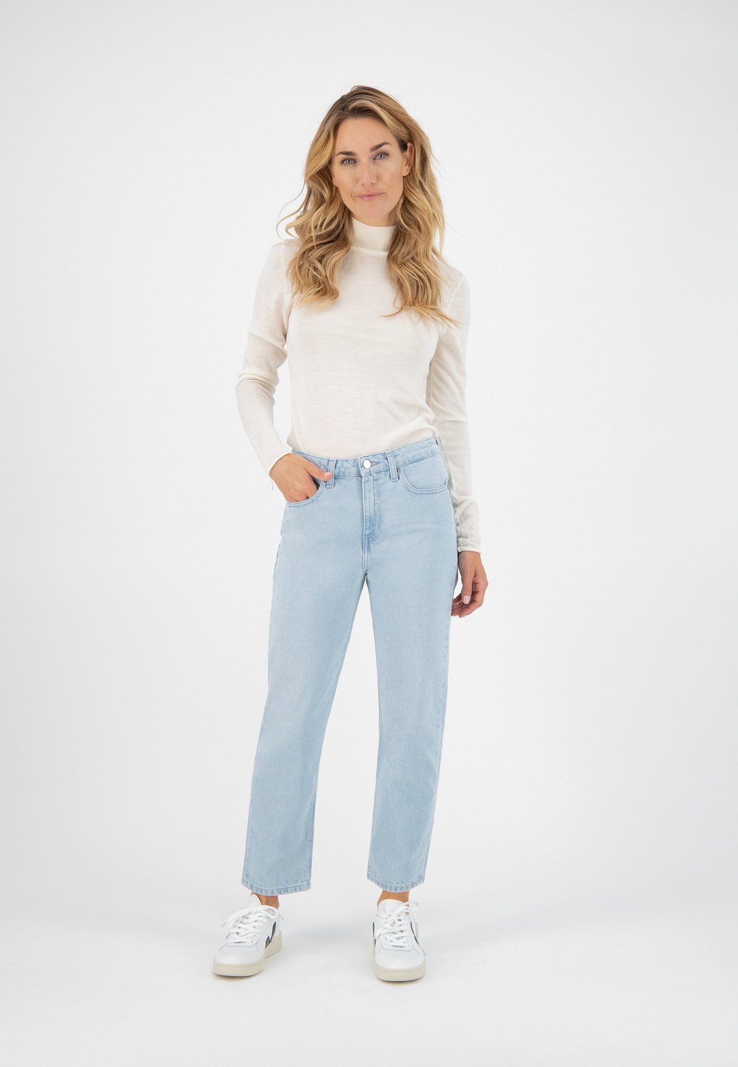 Jean droit bleu ciel en coton bio et coton recyclé - mimi cropped
