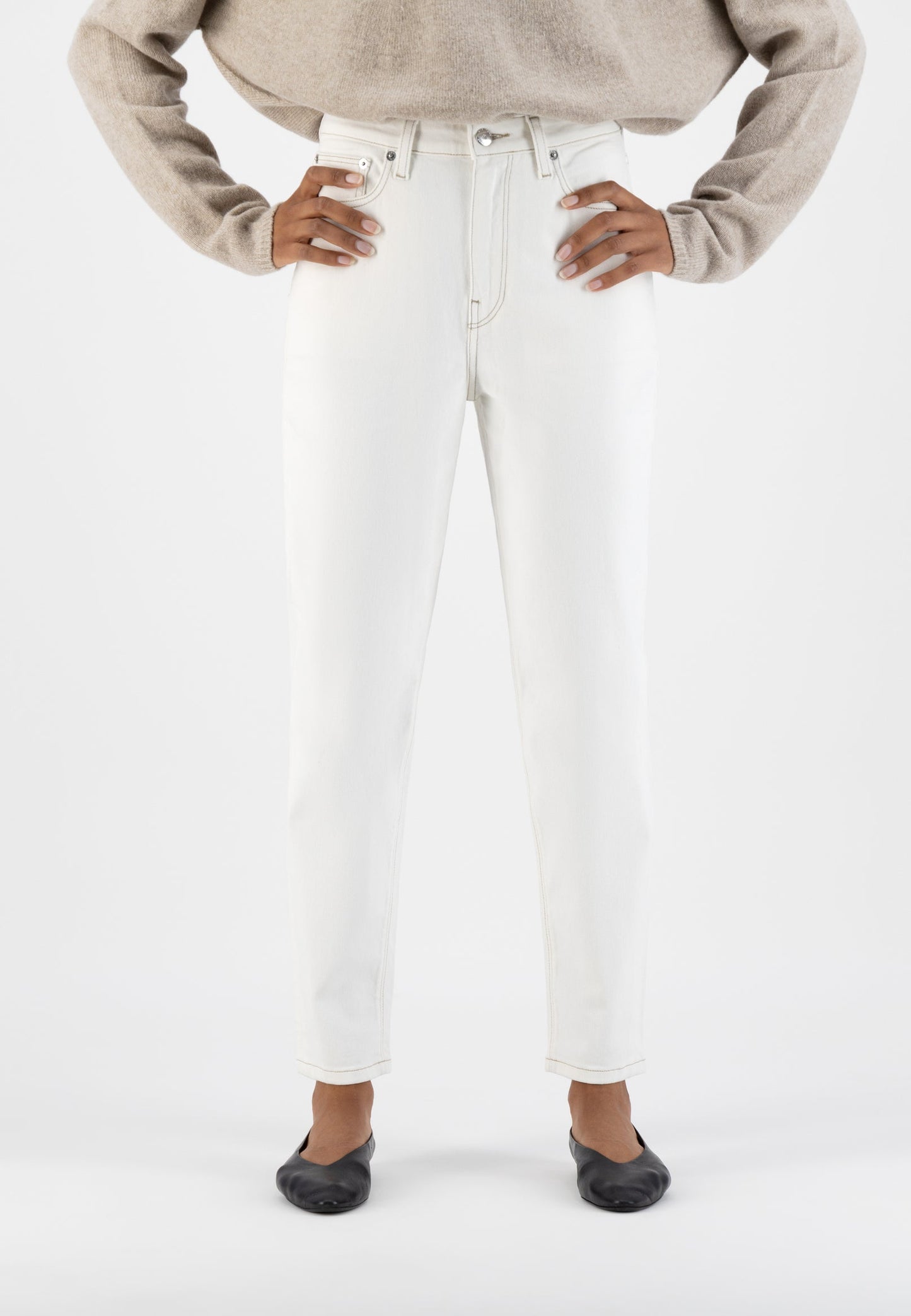 Jean mom blanc en coton bio et recyclé - Mams Stretch Tapered Off white