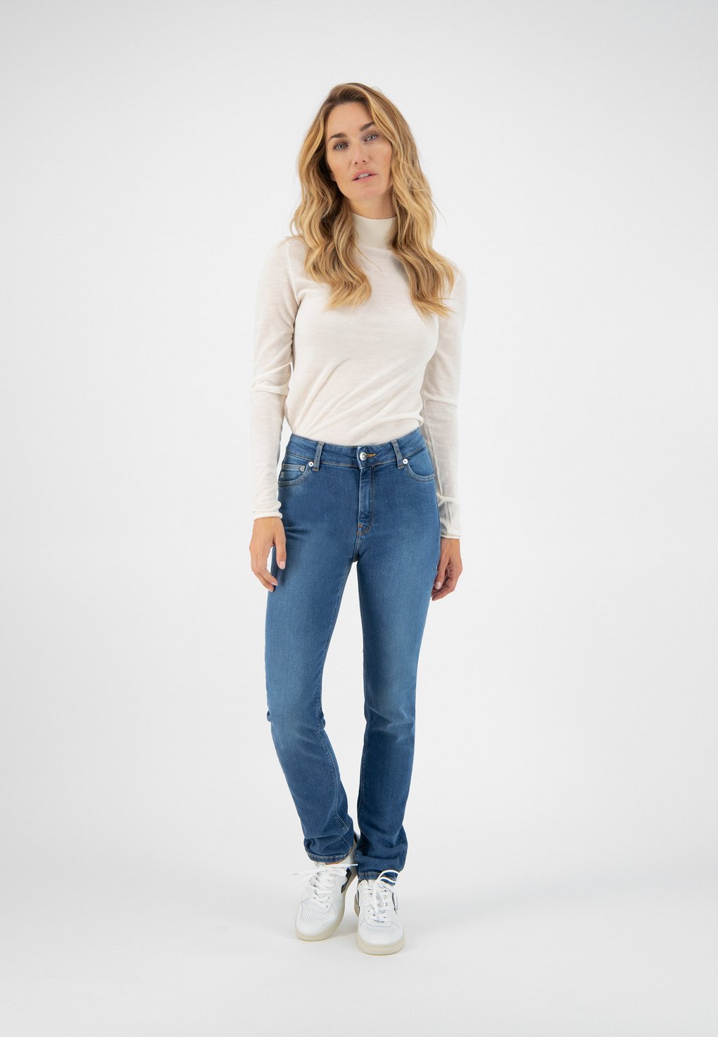 Jean slim en coton bio et coton recyclé | bleu "Regular Swan Authentic Indigo"