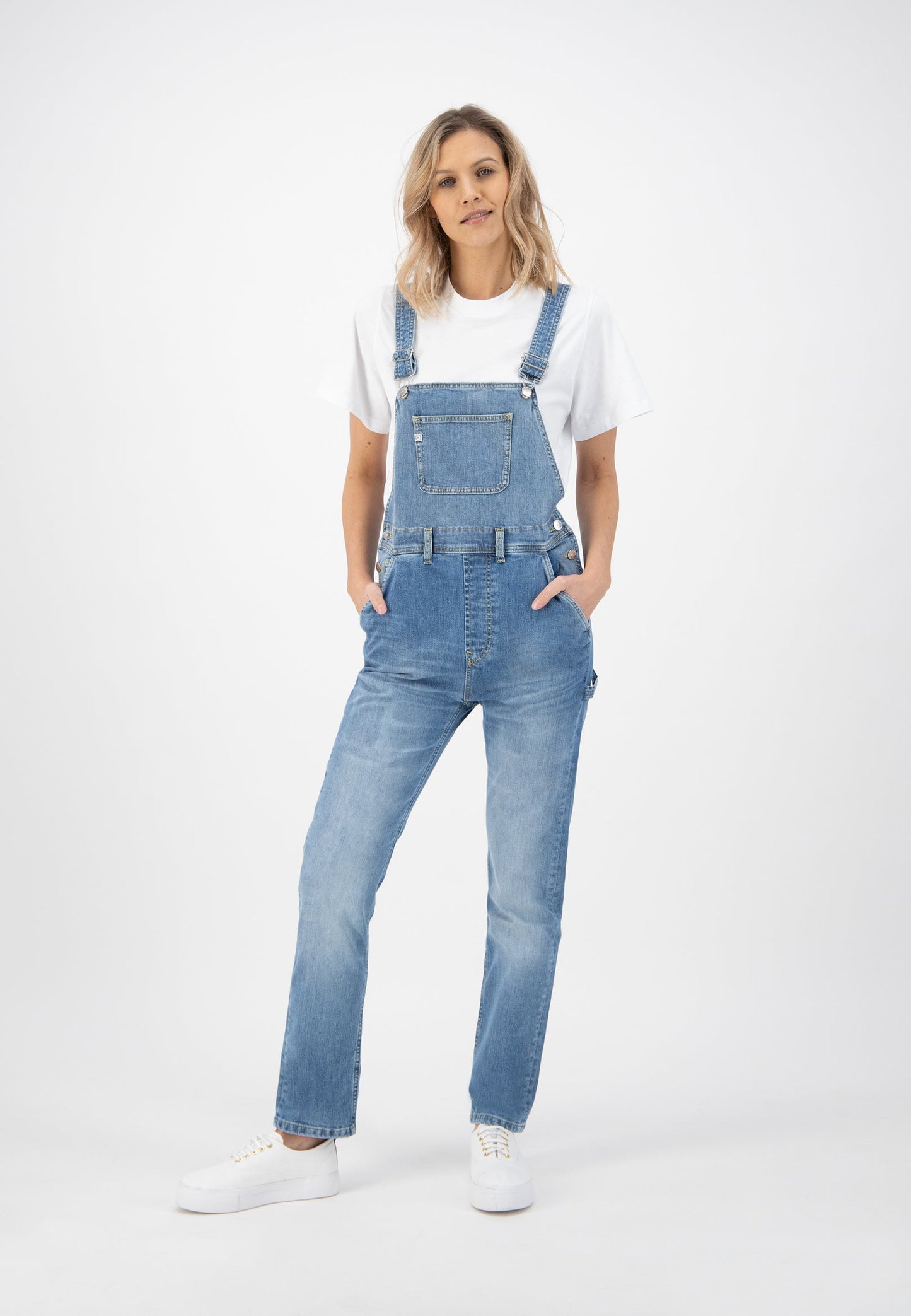 Salopette bleu clair en coton bio et recyclé - jenn dungaree  old stone