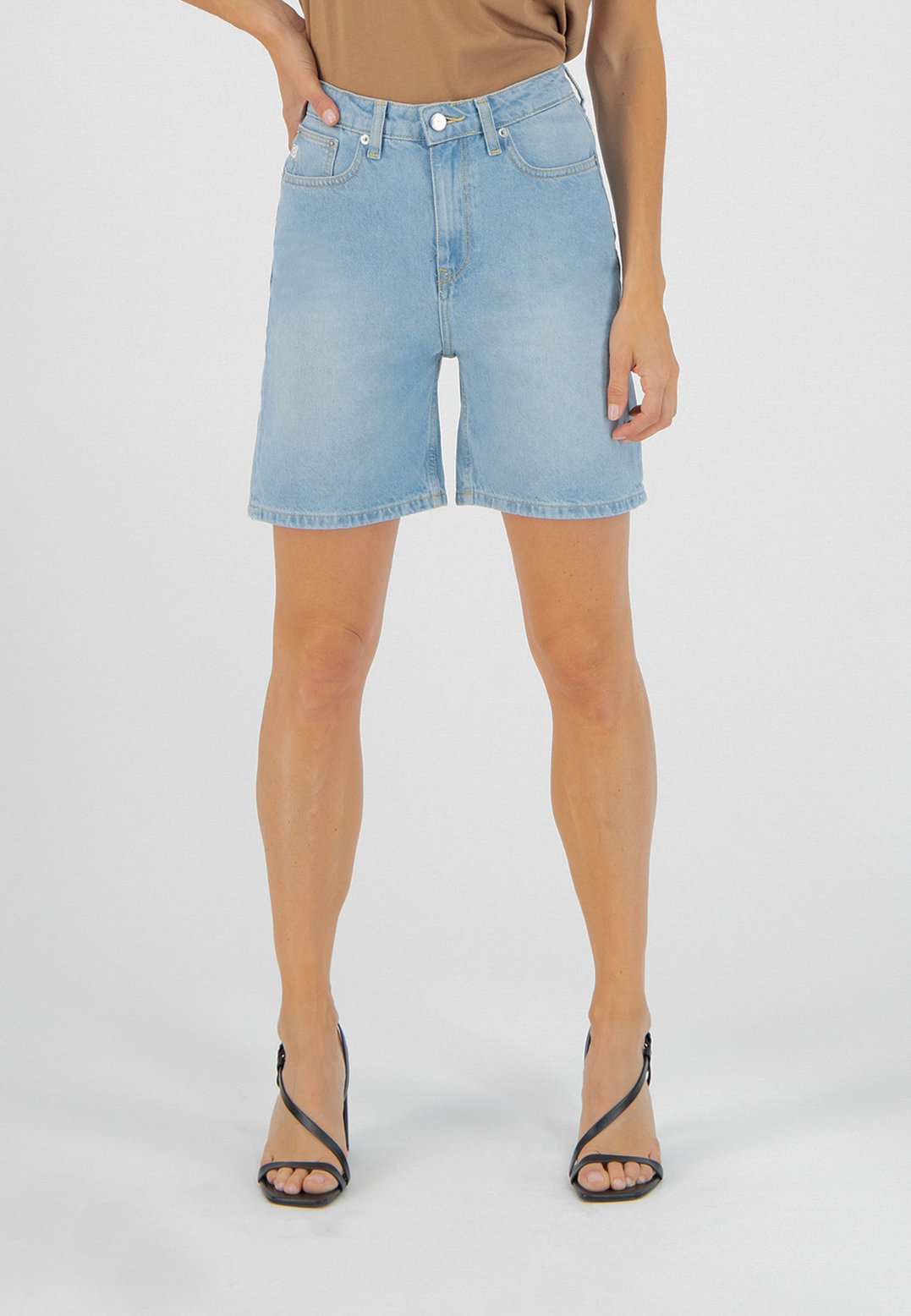 Short en jean bleu en coton bio et coton recyclé - Beverly
