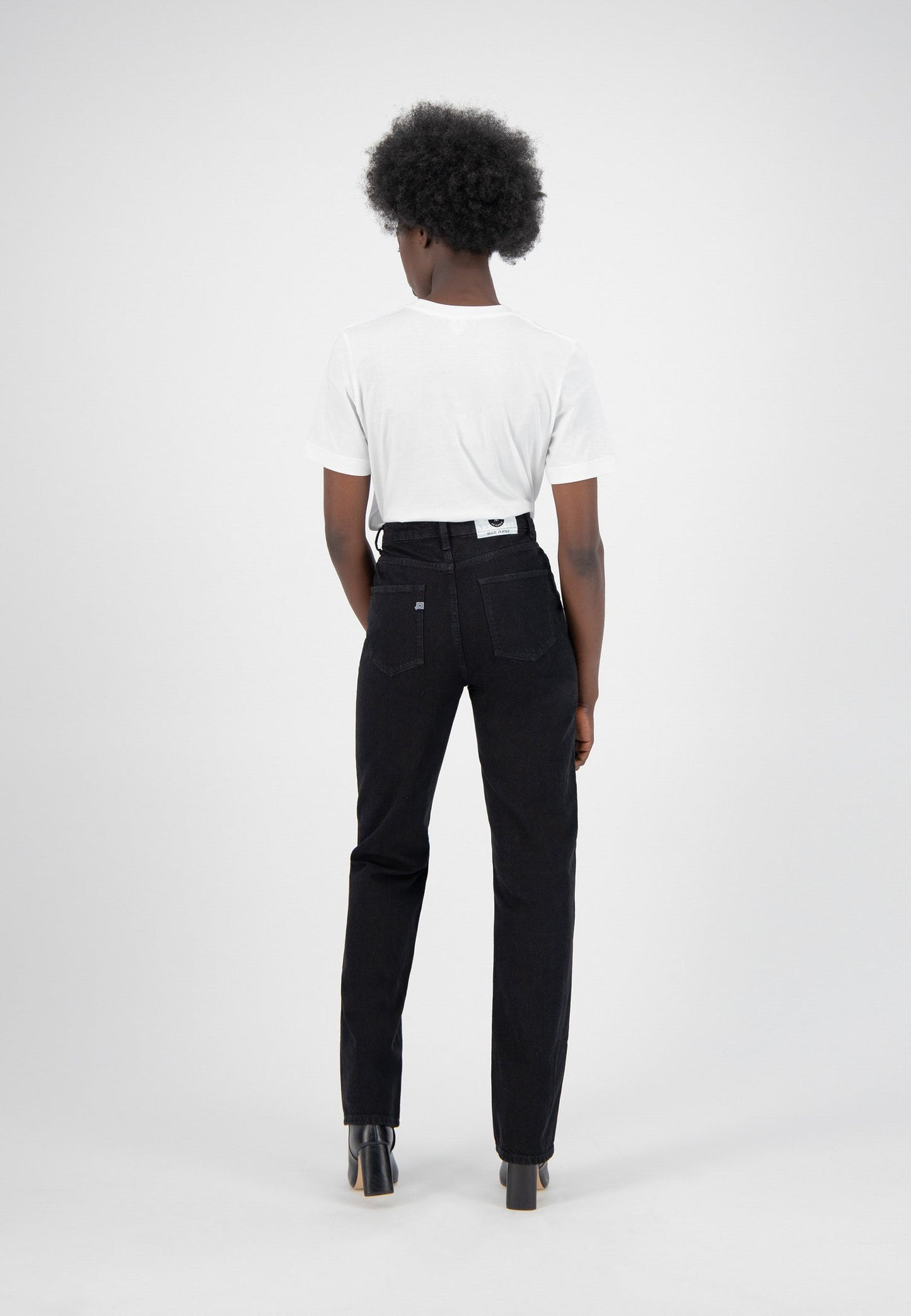 Jean droit en coton bio et coton recyclé | noir "Relax Rose dip black"
