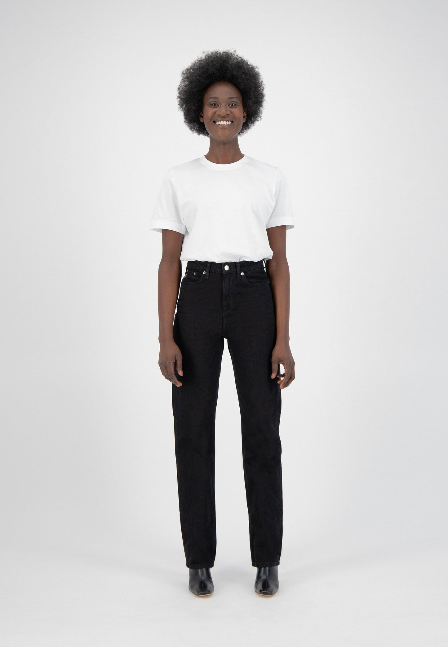 Jean droit en coton bio et coton recyclé | noir "Relax Rose dip black"